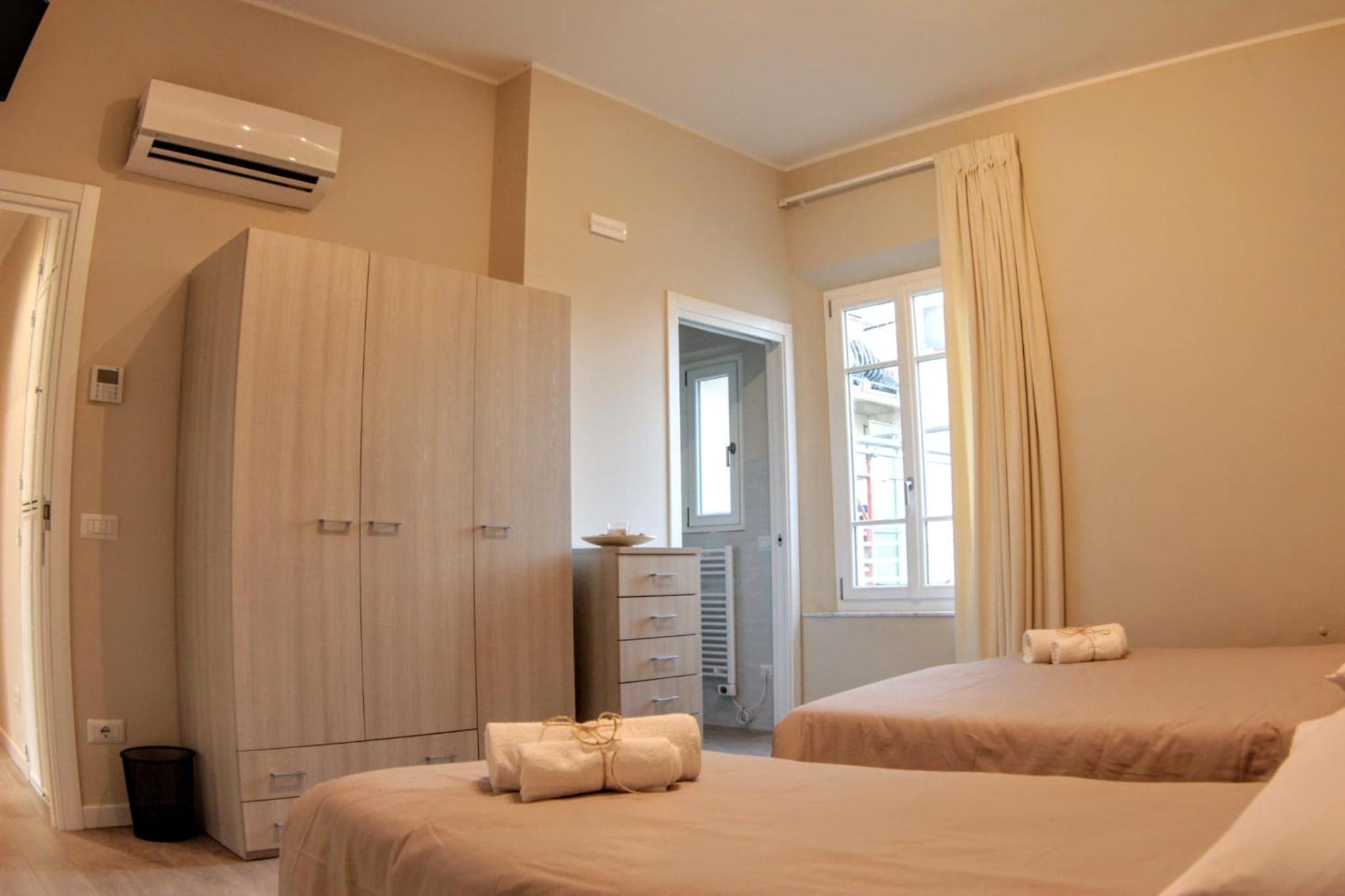 Deluxe Triple Room - Photo 9