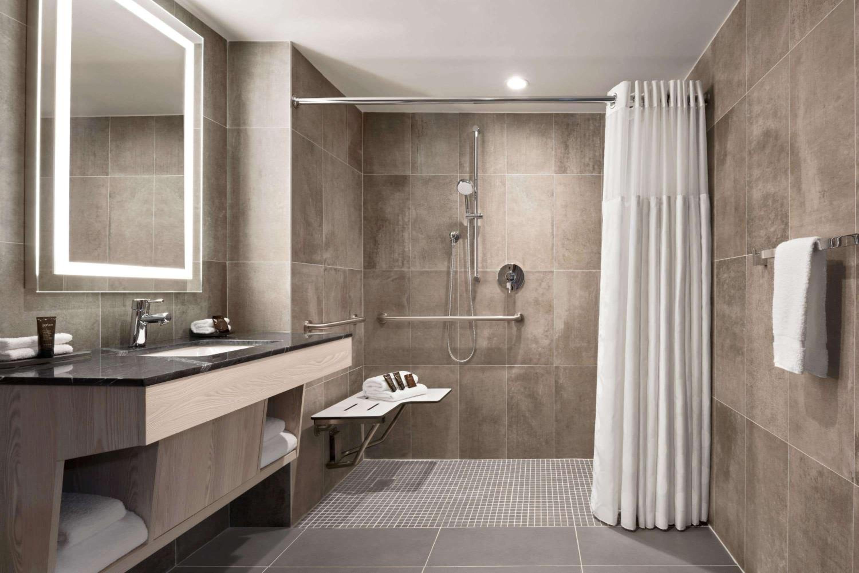 King Room with Roll-In Shower - Mobility/Hearing Accessible - Non-Smoking
