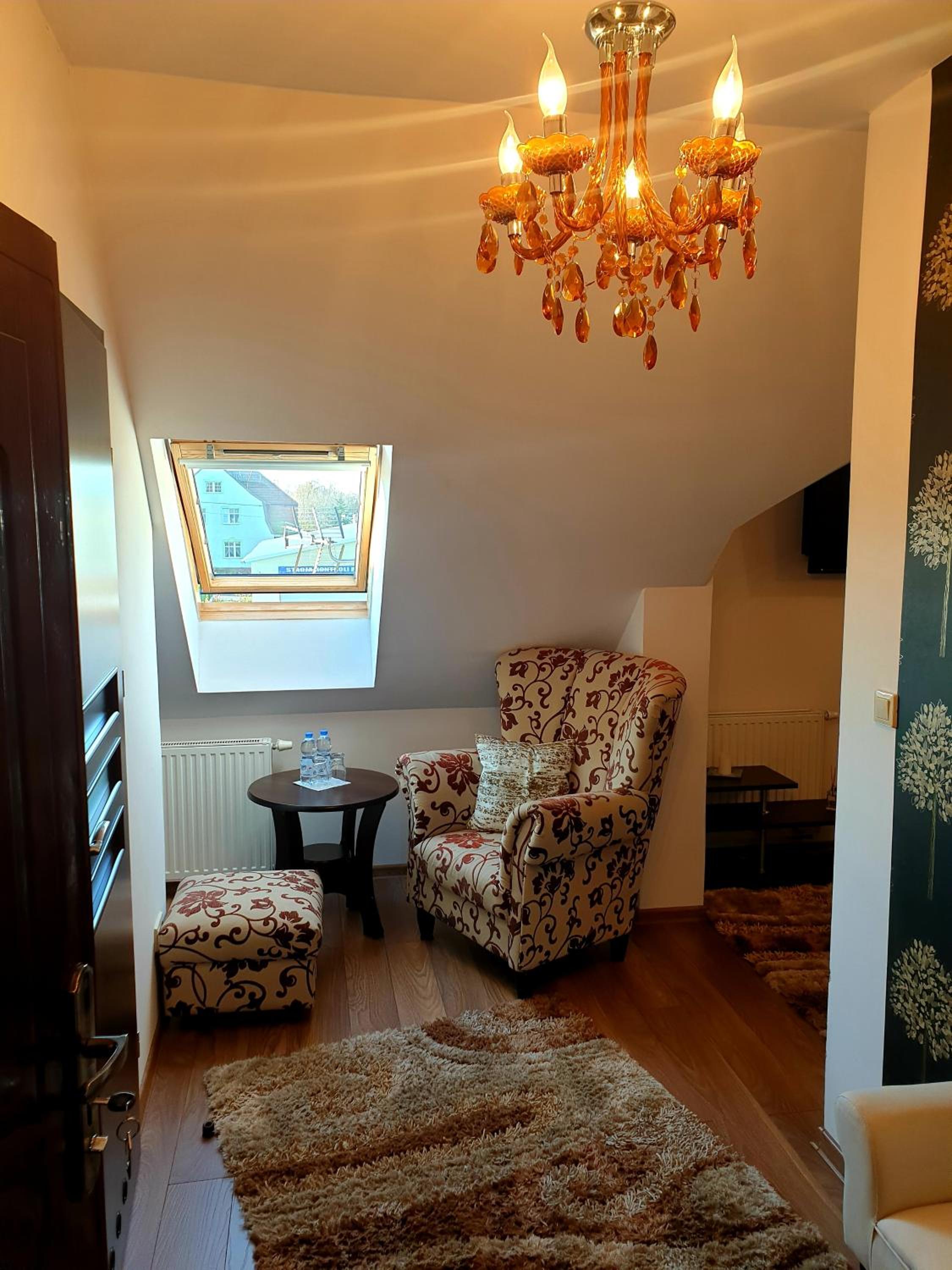 Deluxe Double Room with Shower - Photo 1