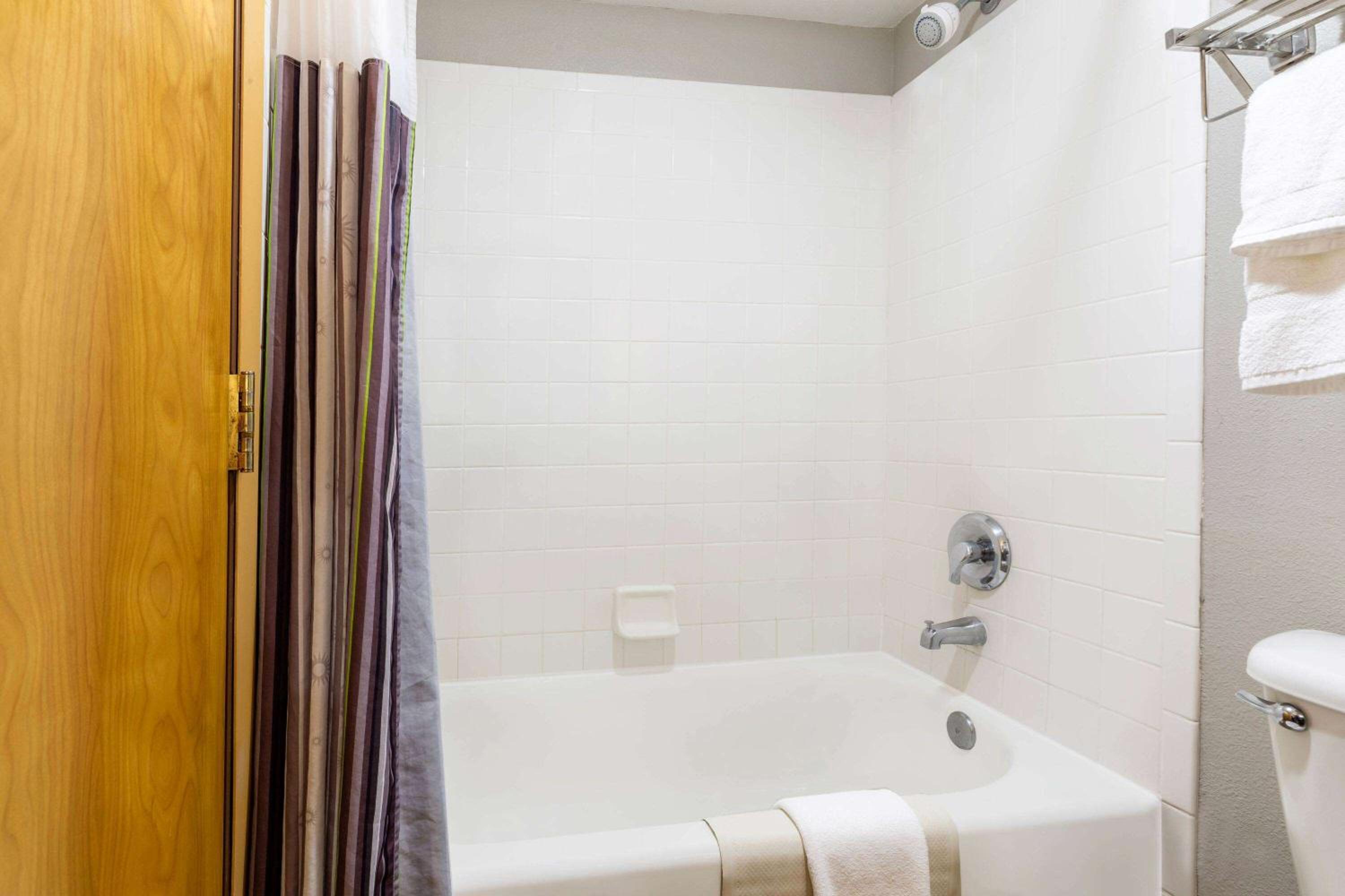 Deluxe Queen Room with Two Queen Beds - Non-Smoking - Photo 1