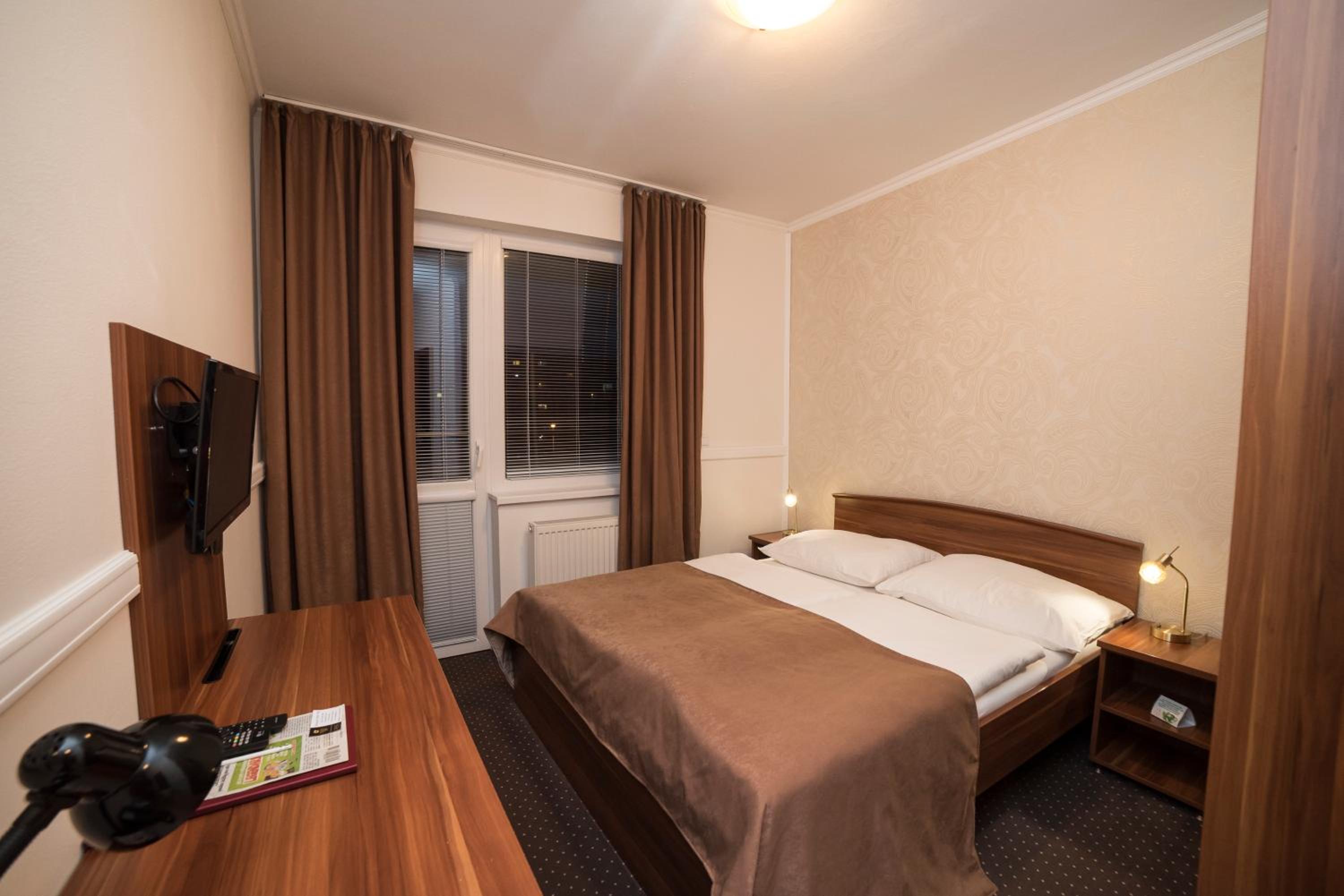 Double or Twin Room with Balcony - Photo 3
