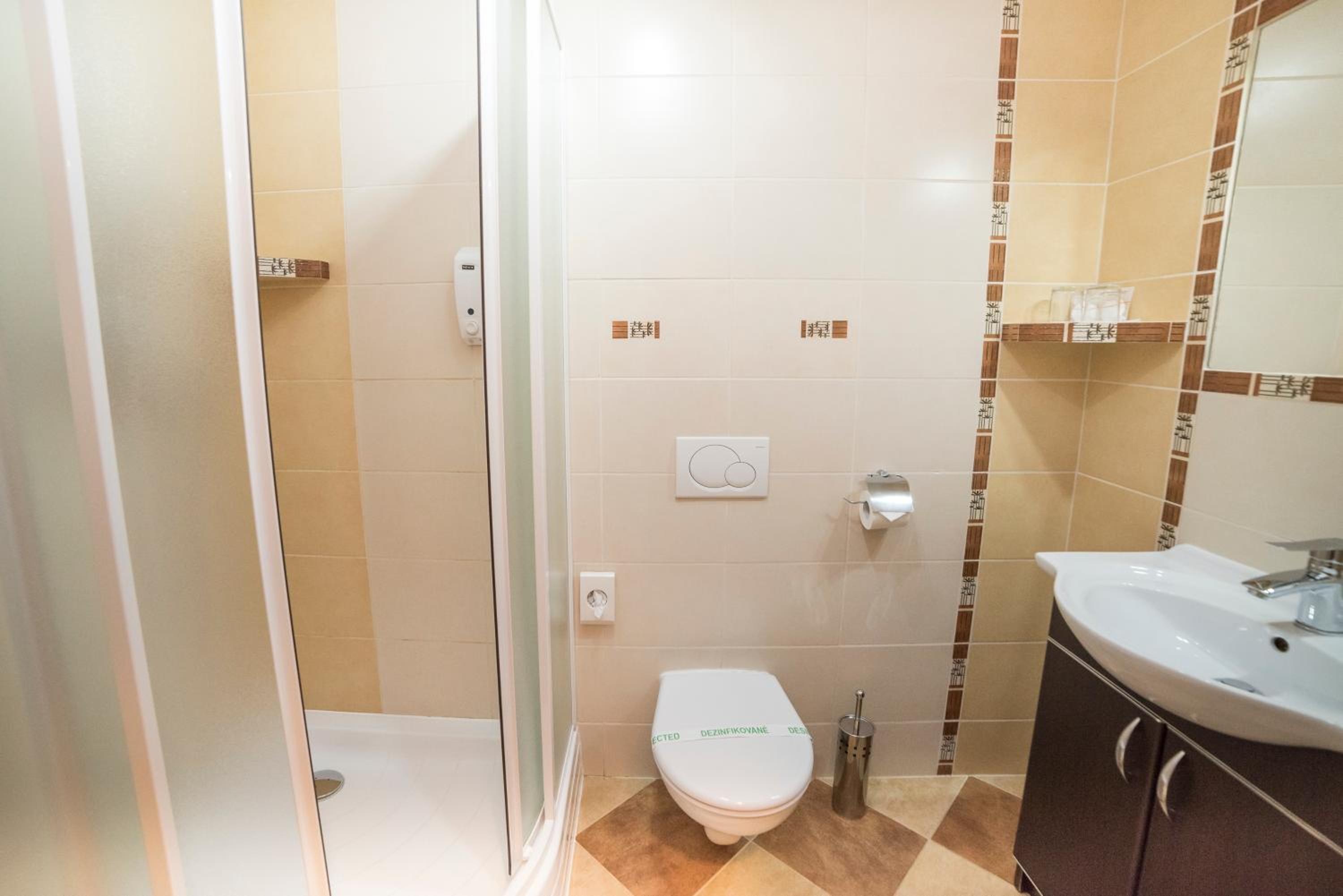 Double or Twin Room with Balcony - Photo 4