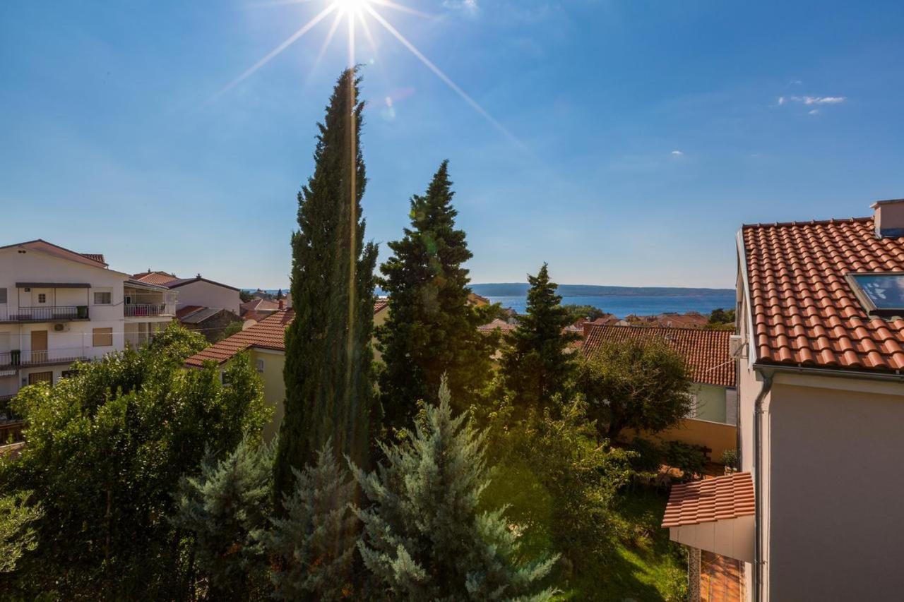 Apartment with Balcony photo 2