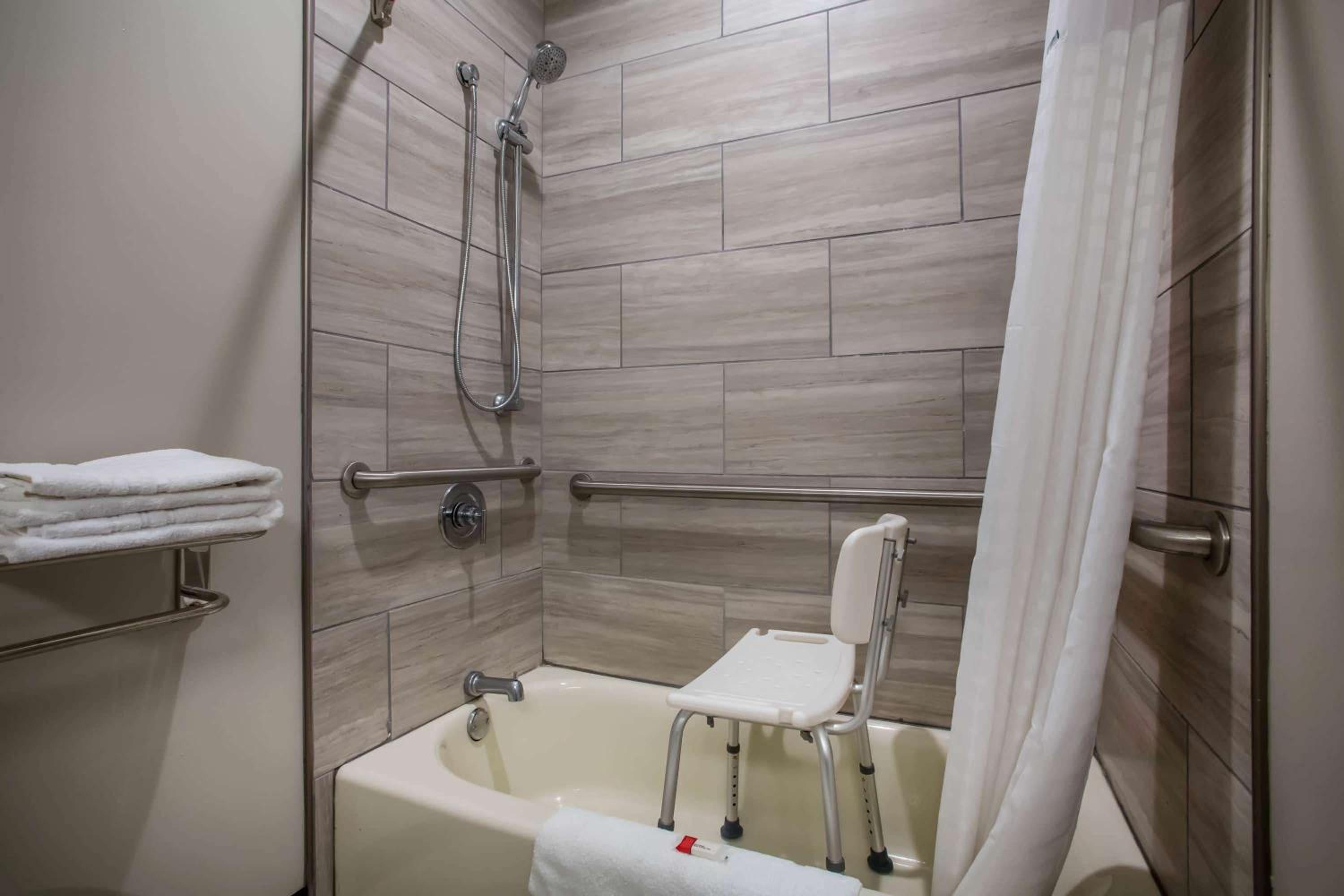 King Room - Mobility Access/Non-Smoking - Photo 4