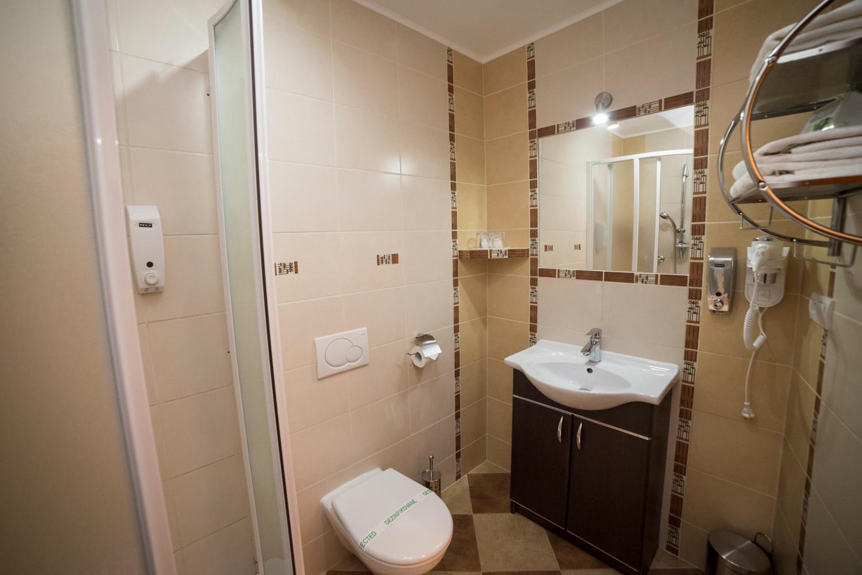 Double or Twin Room with Balcony - Photo 5