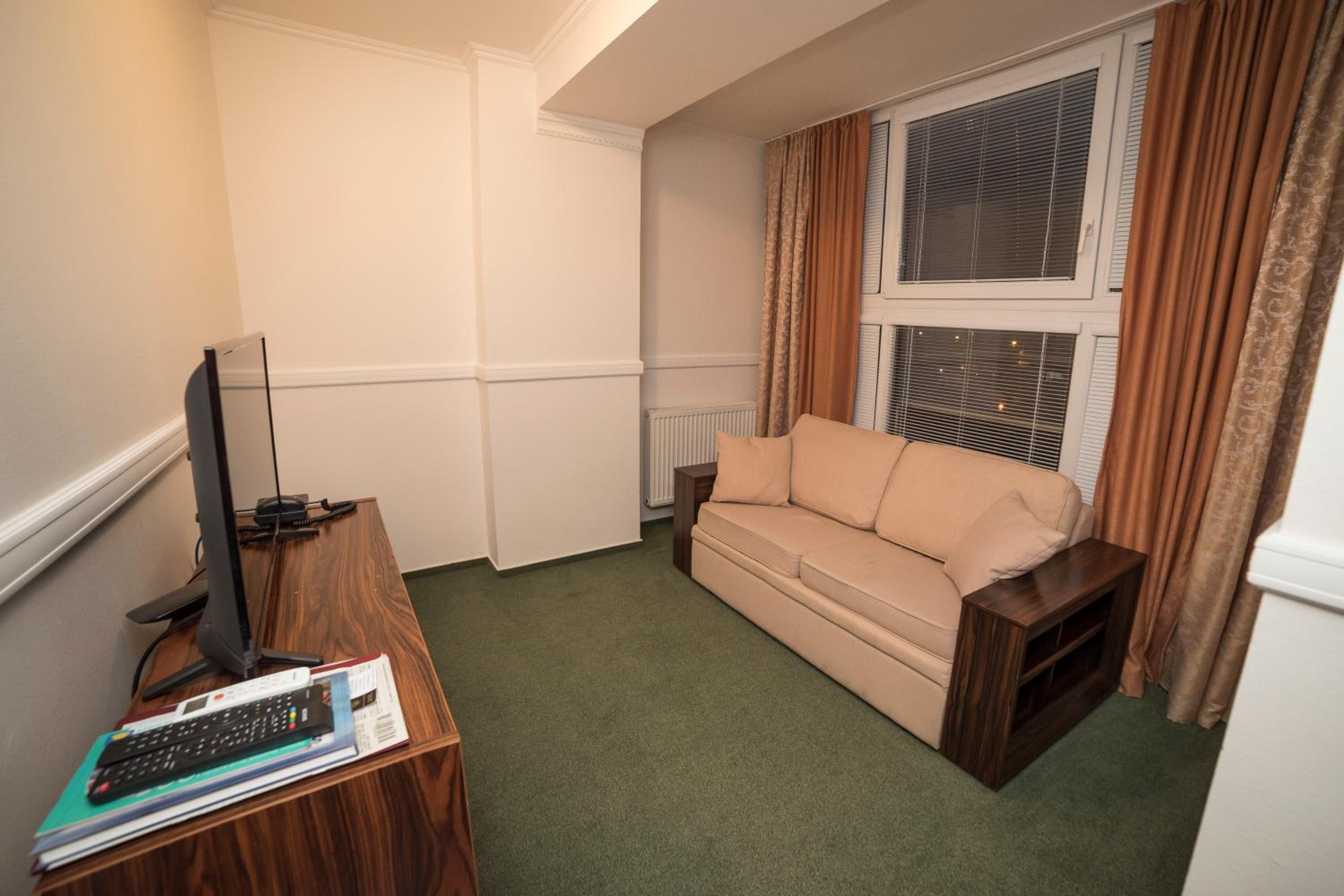 Deluxe Double Room - Photo 8