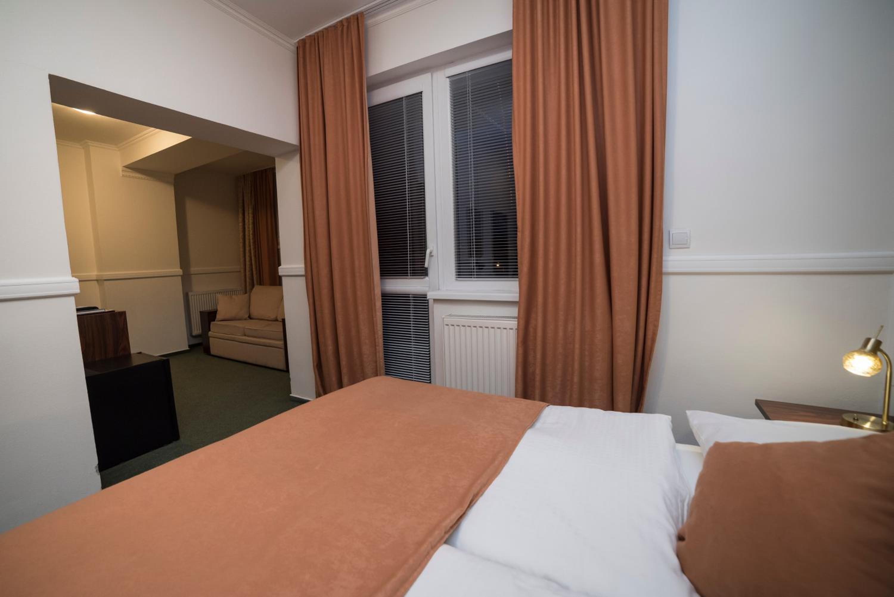 Deluxe Double Room - Photo 7
