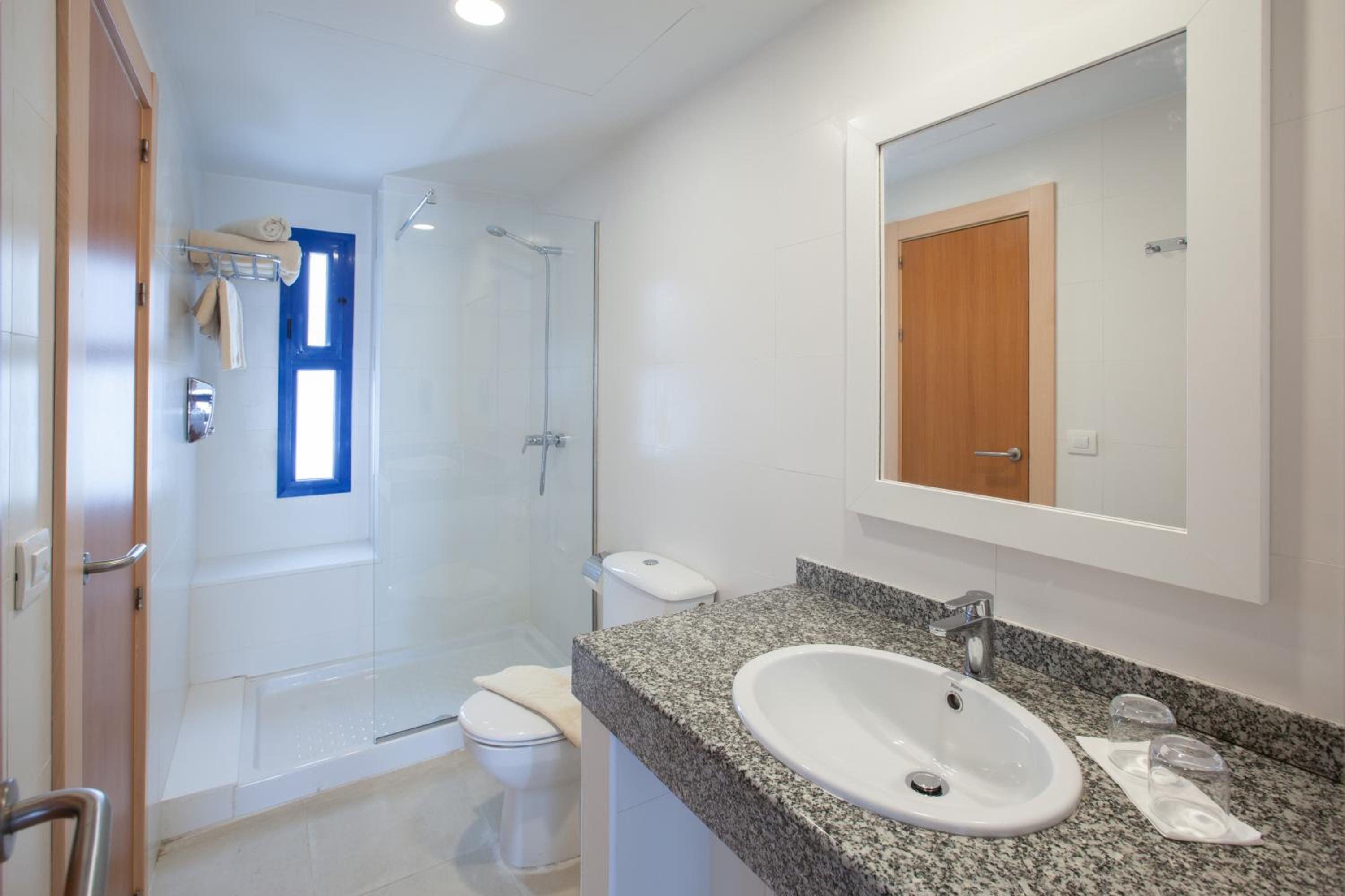 One-Bedroom Premium Apartment (2 Adults + 2 Children) photo 3