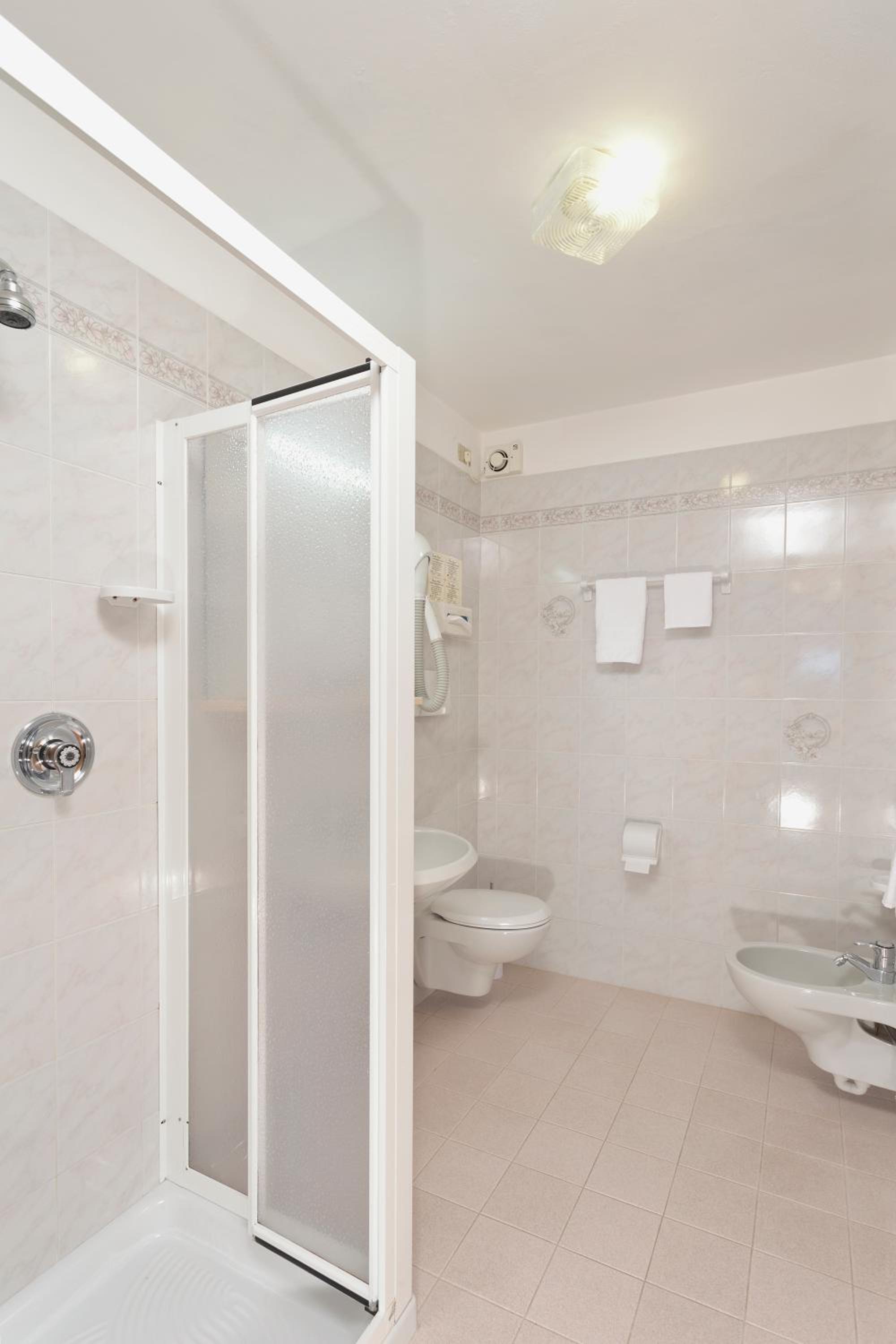 Double Room - Photo 6