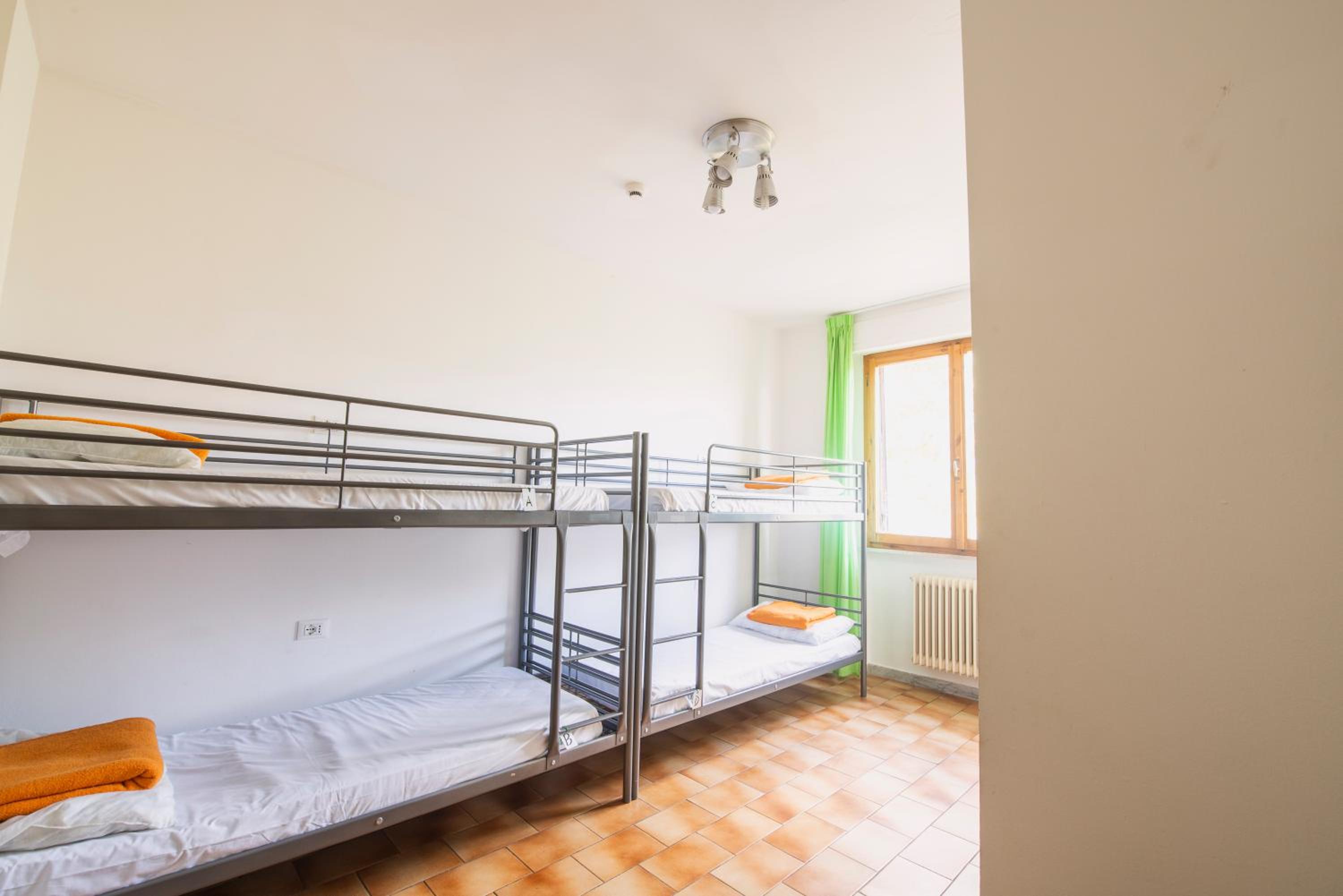 Bed in 6-Bed Female Dorm Ensuite photo 2