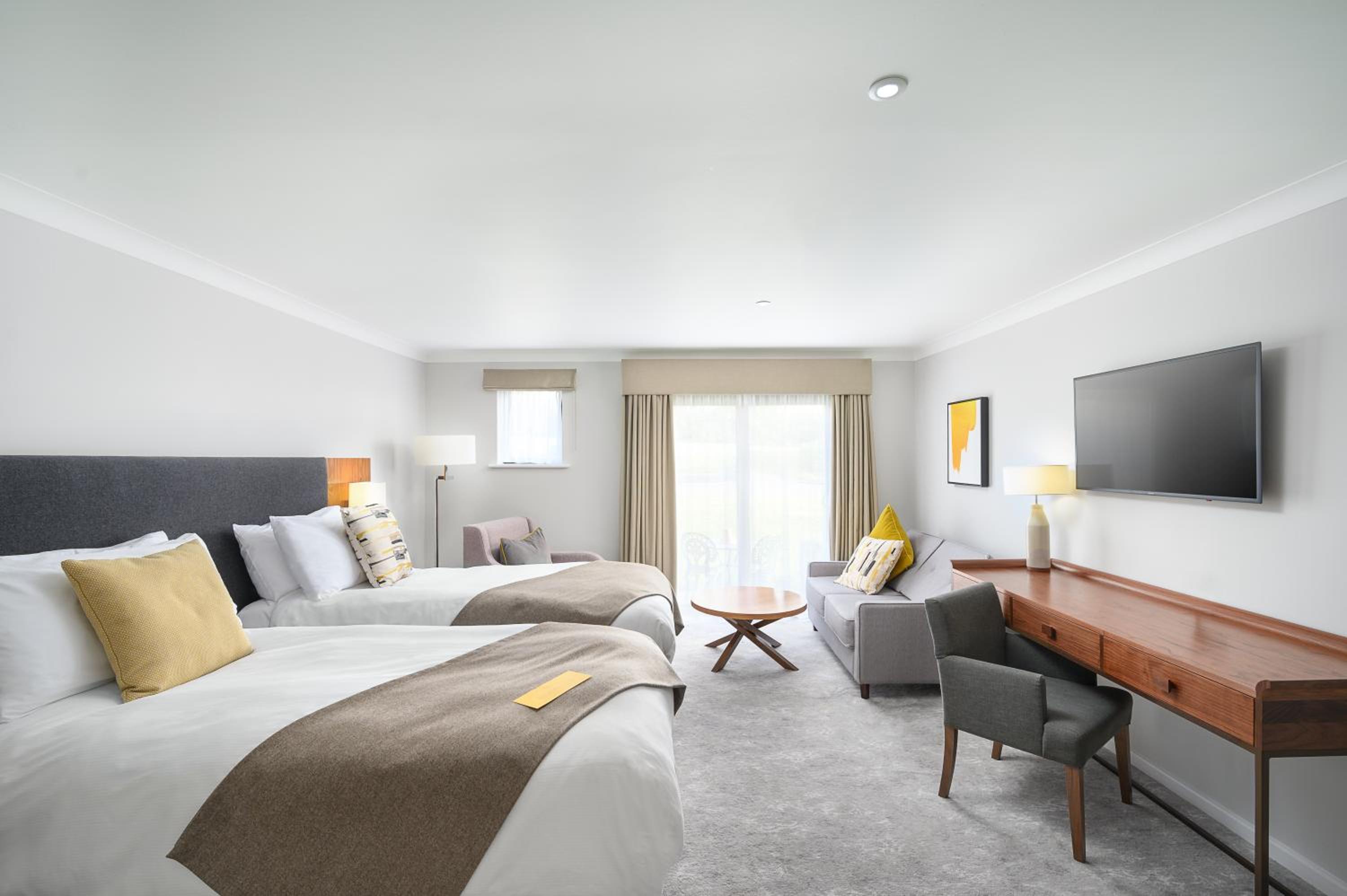 Standard King Room - Photo 5