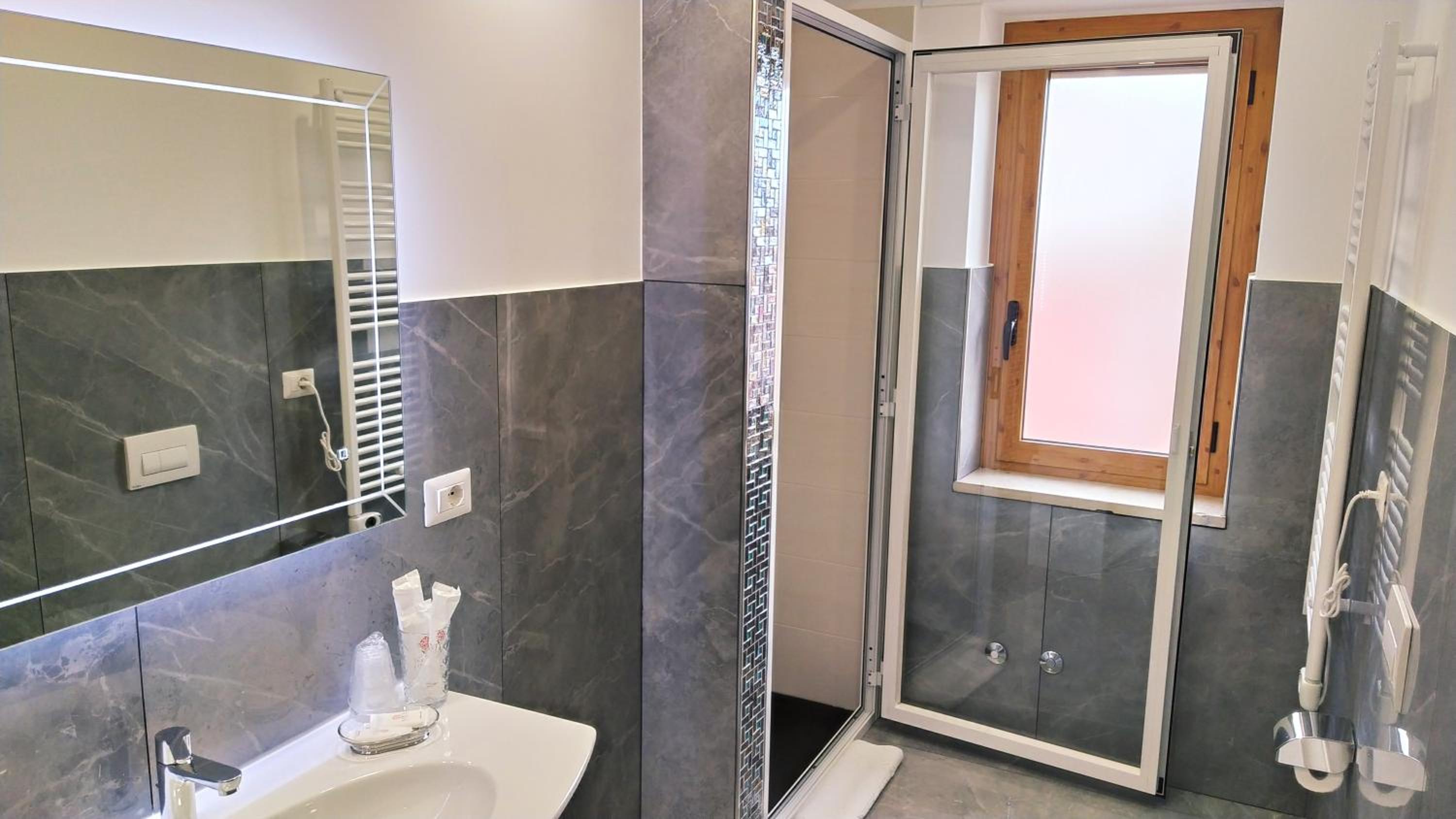 Deluxe Double Room with Side Sea View - Photo 37
