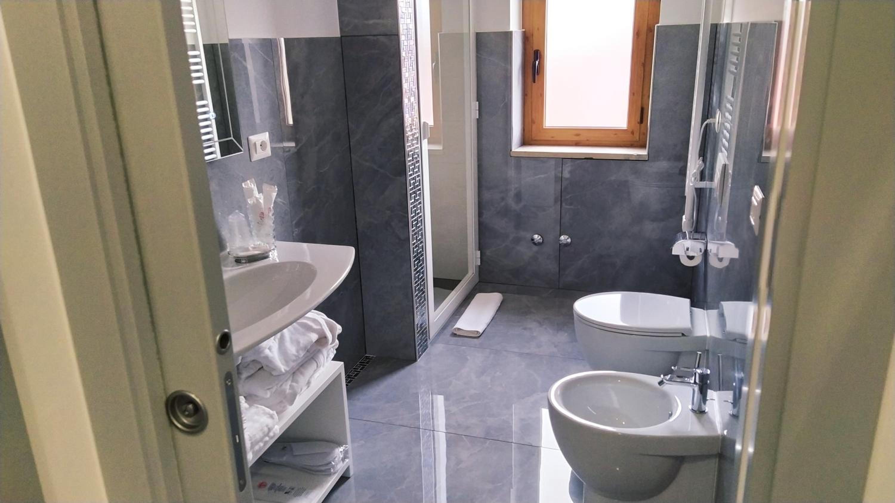 Deluxe Double Room with Side Sea View - Photo 40