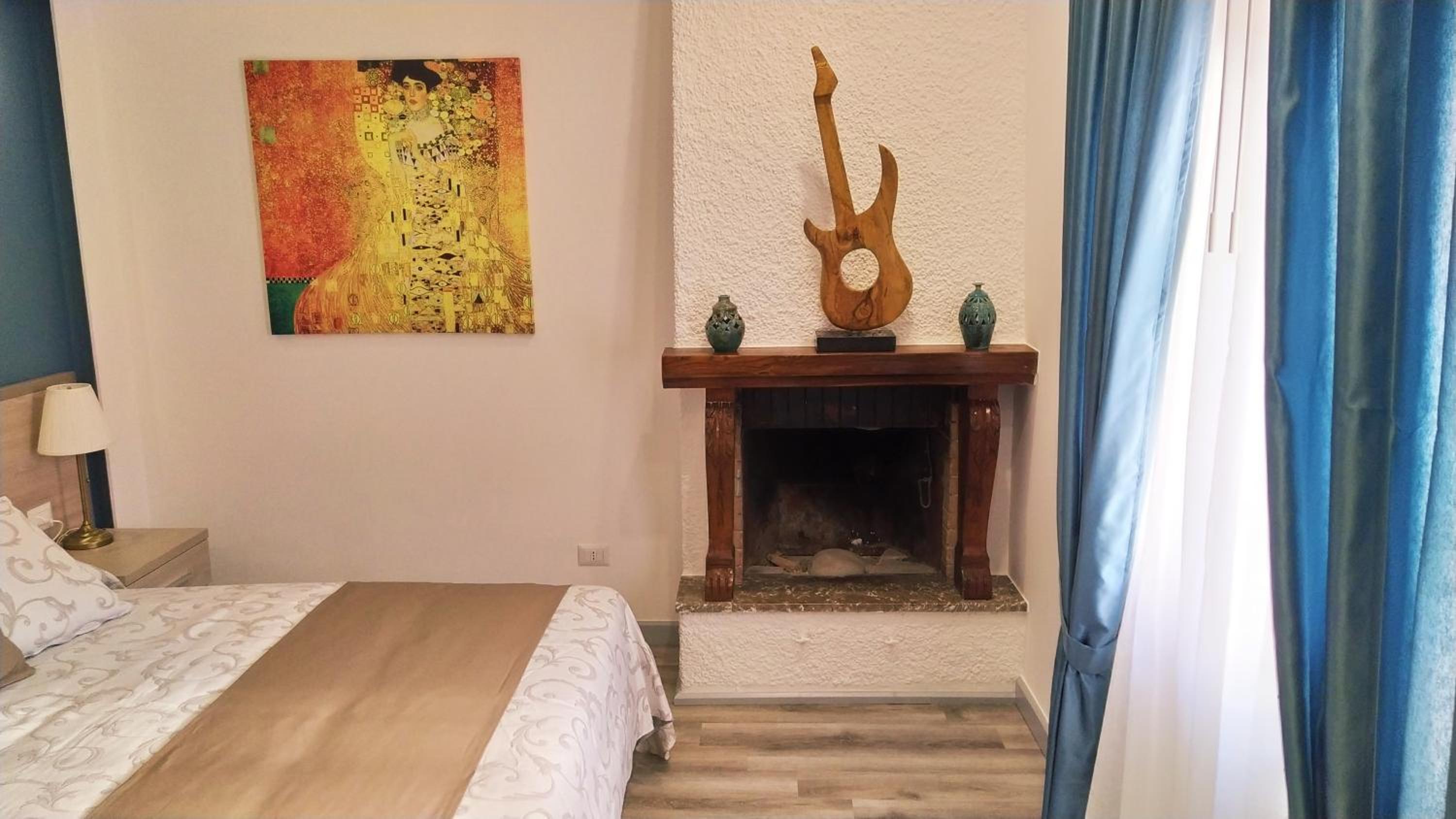Deluxe Double Room with Side Sea View - Photo 7