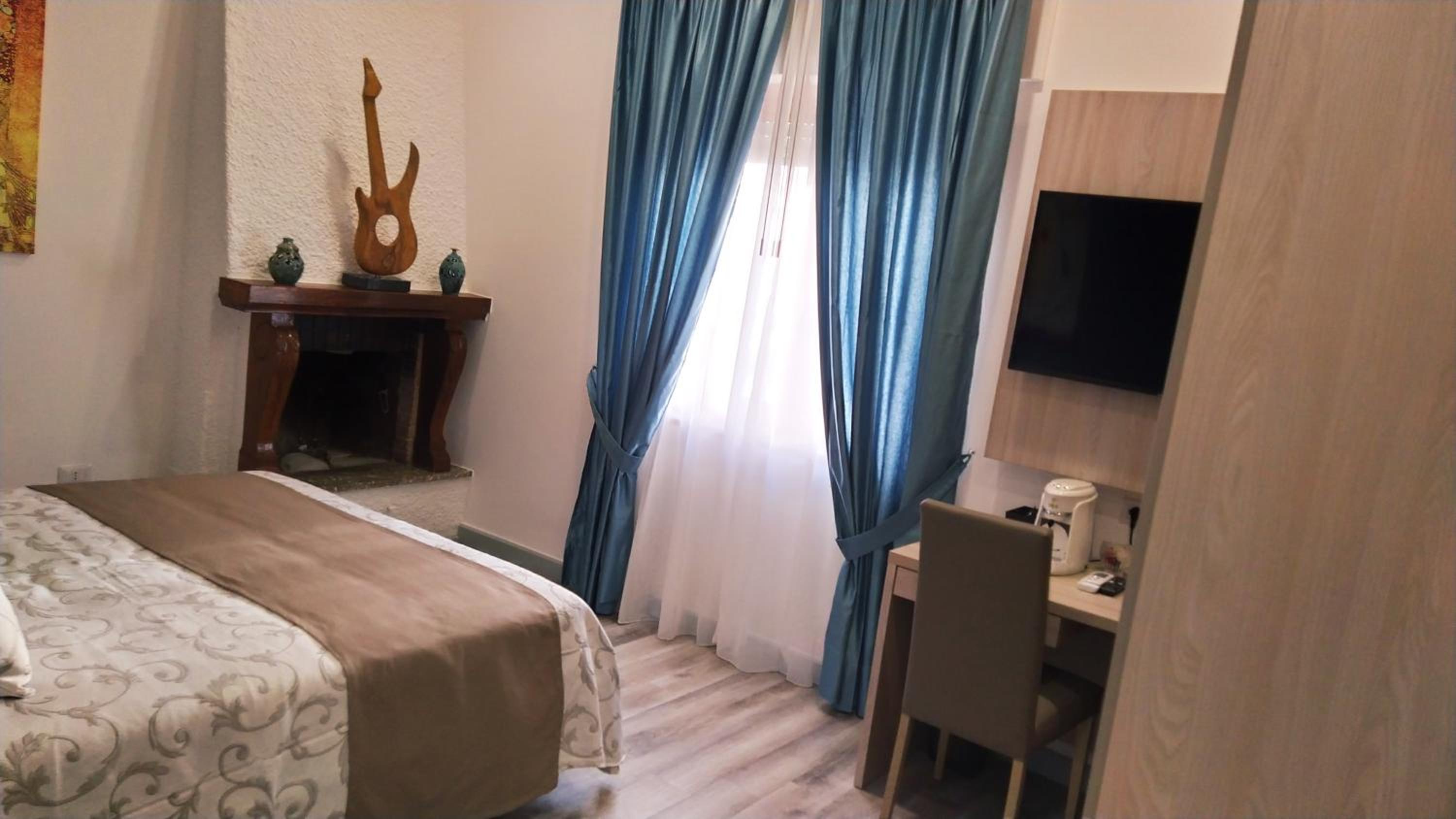 Deluxe Double Room with Side Sea View - Photo 52