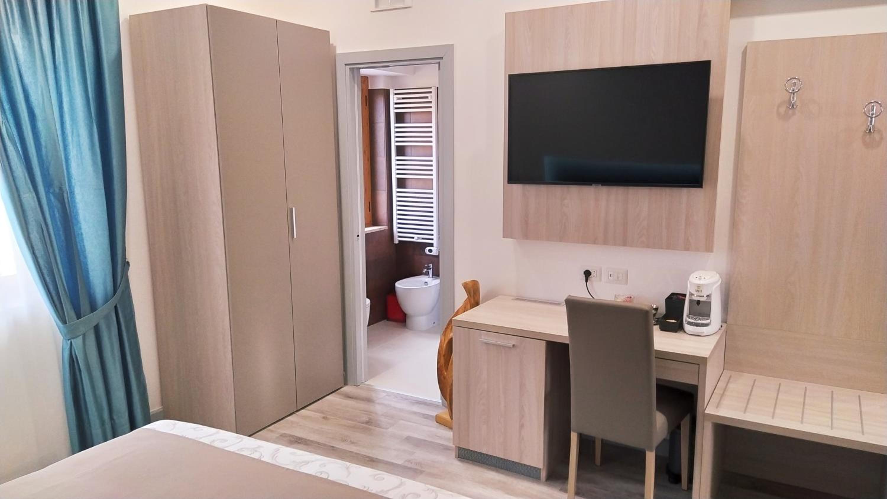 Deluxe Quadruple Room - Photo 17