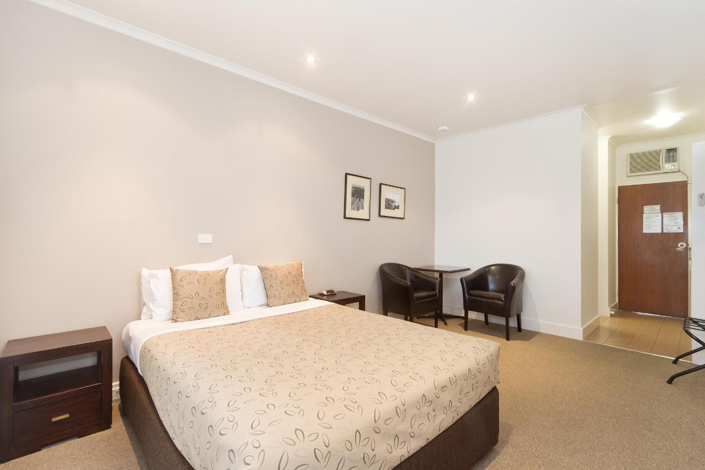Queen Room photo 1