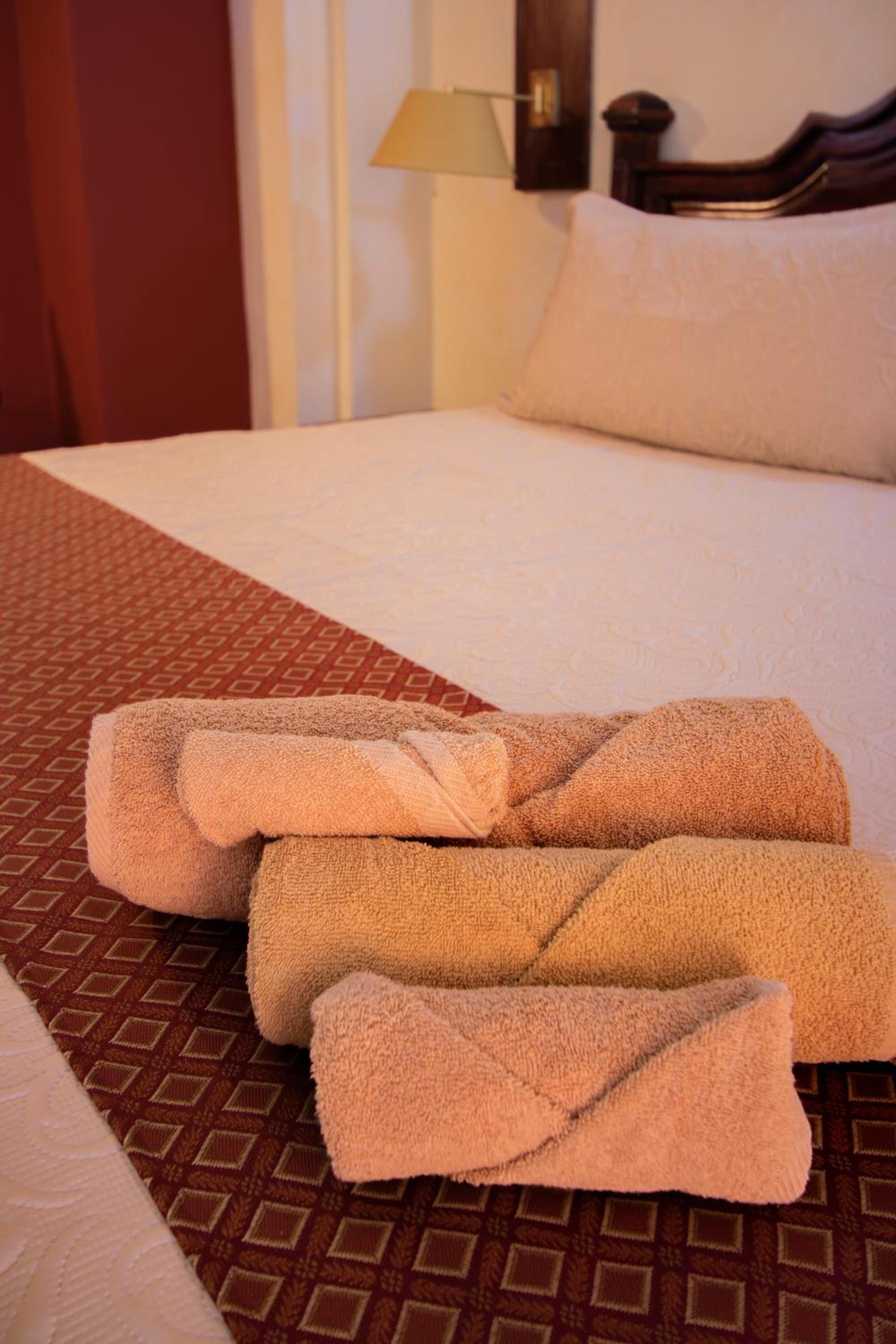 Deluxe King Room - Photo 3