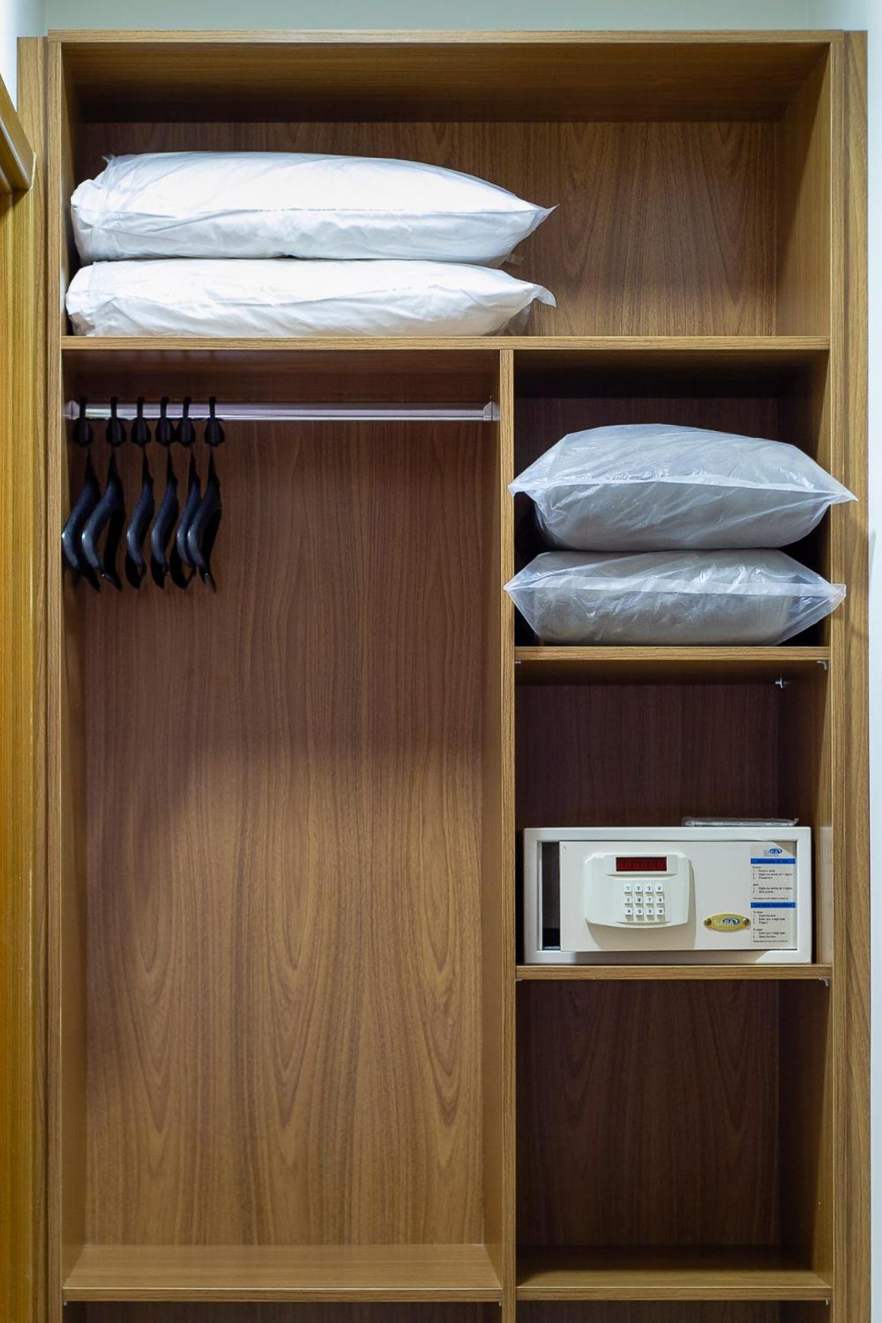 Queen Room - Disability Access photo 1