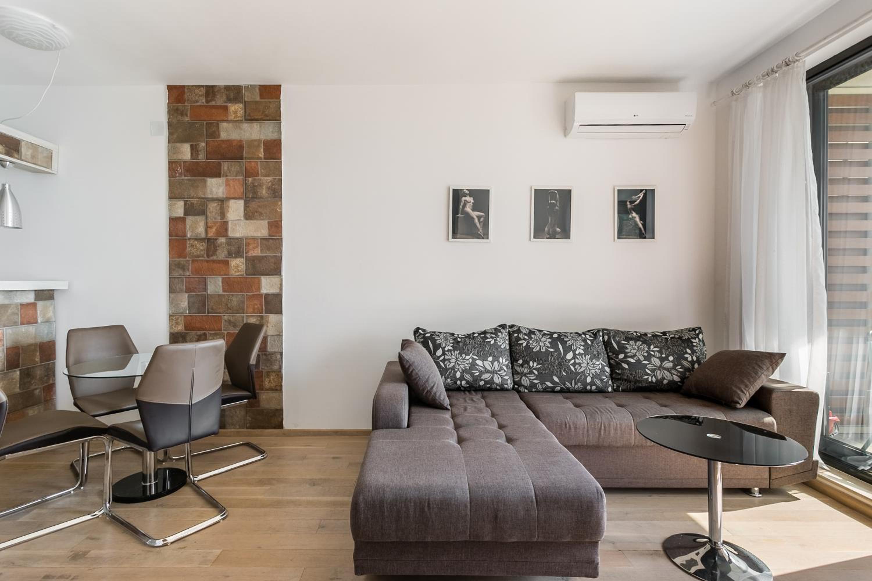 One-Bedroom Apartment