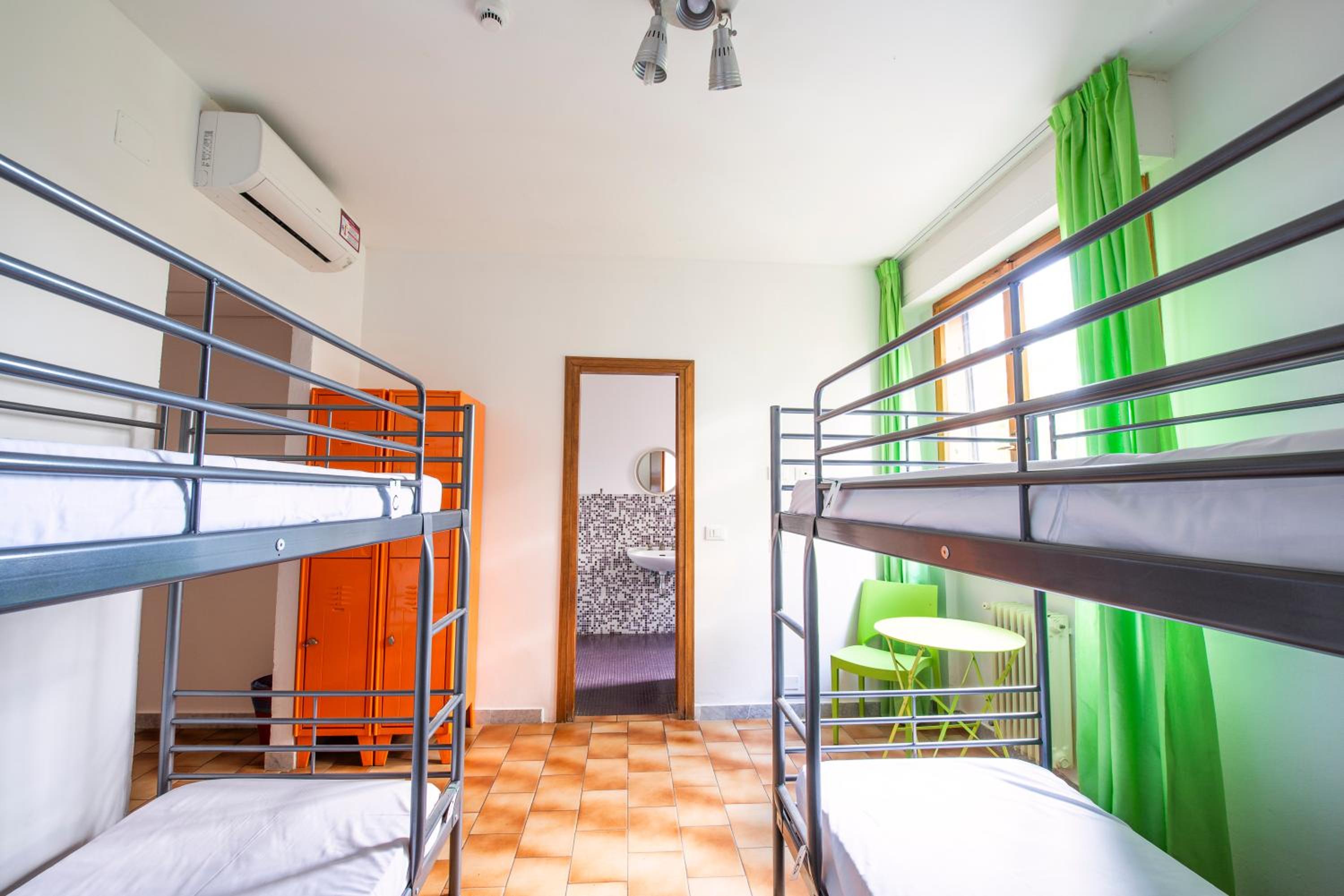 Bed in 6-Bed Female Dorm Ensuite photo 1