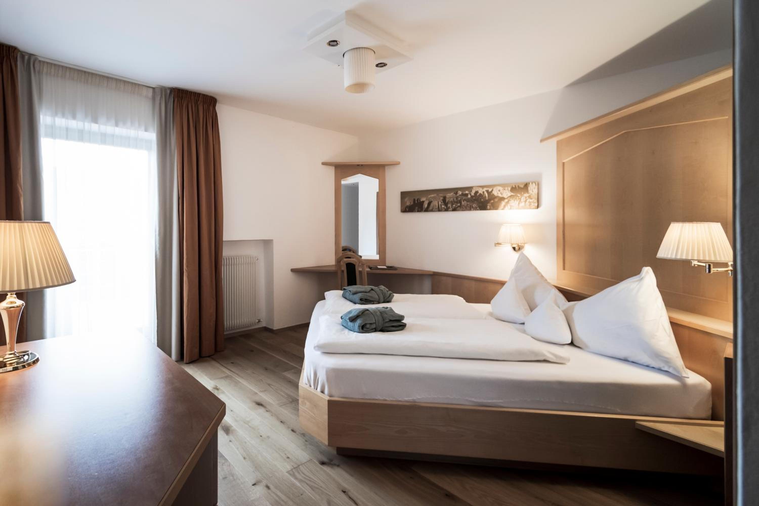 Deluxe Junior Suite - Photo 14