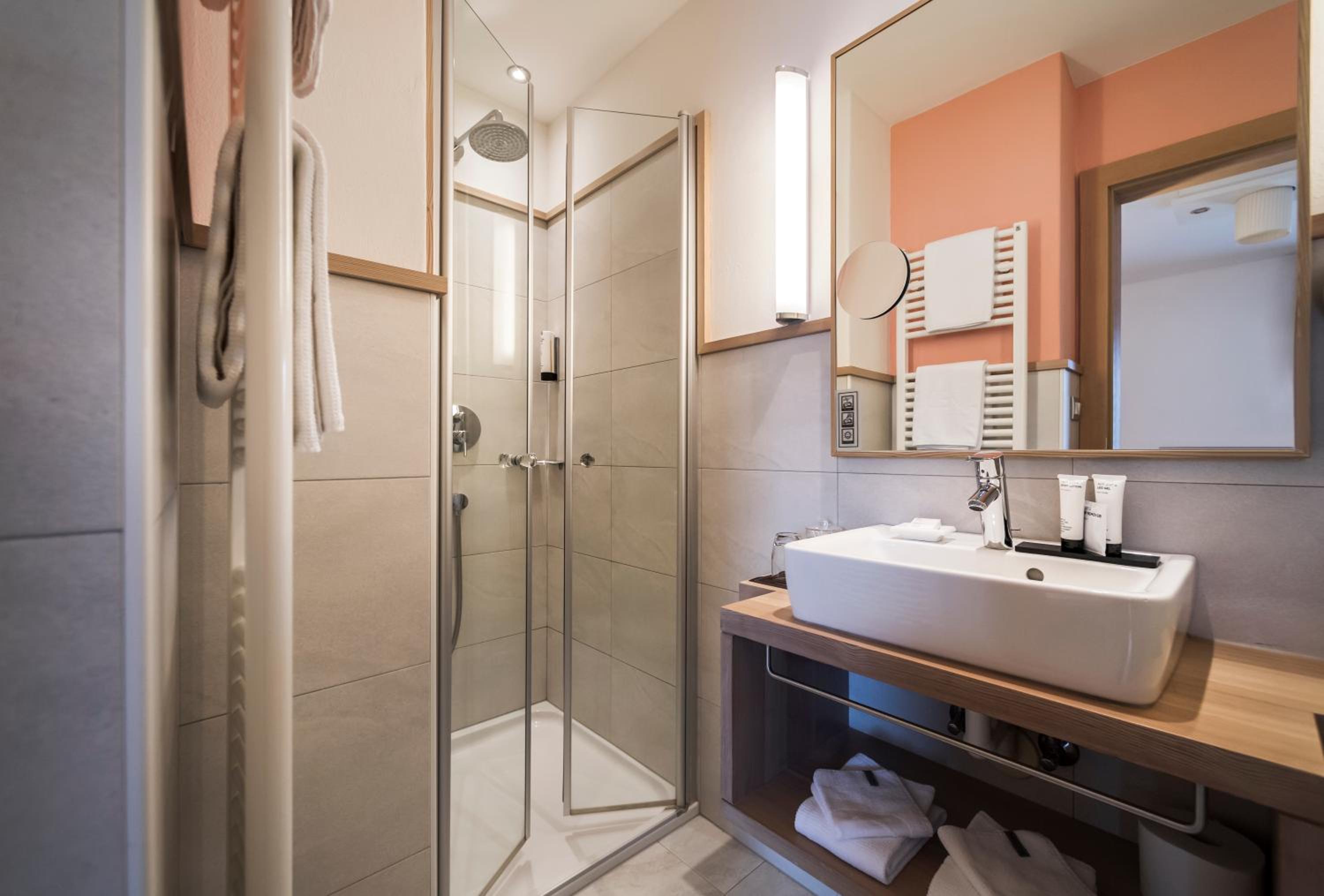 Deluxe Junior Suite - Photo 27