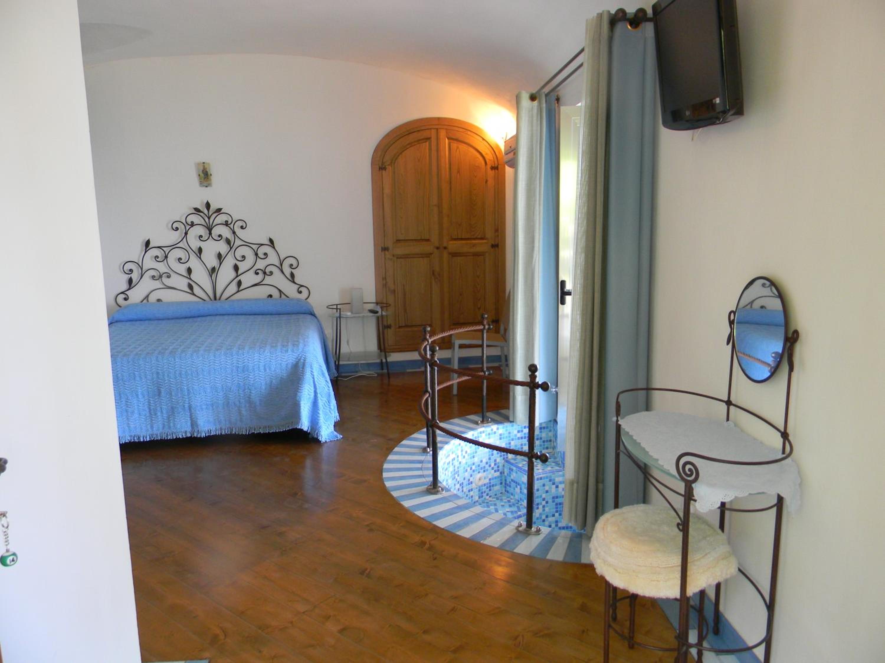 Deluxe Double Room with Sea View and Jacuzzi photo 1