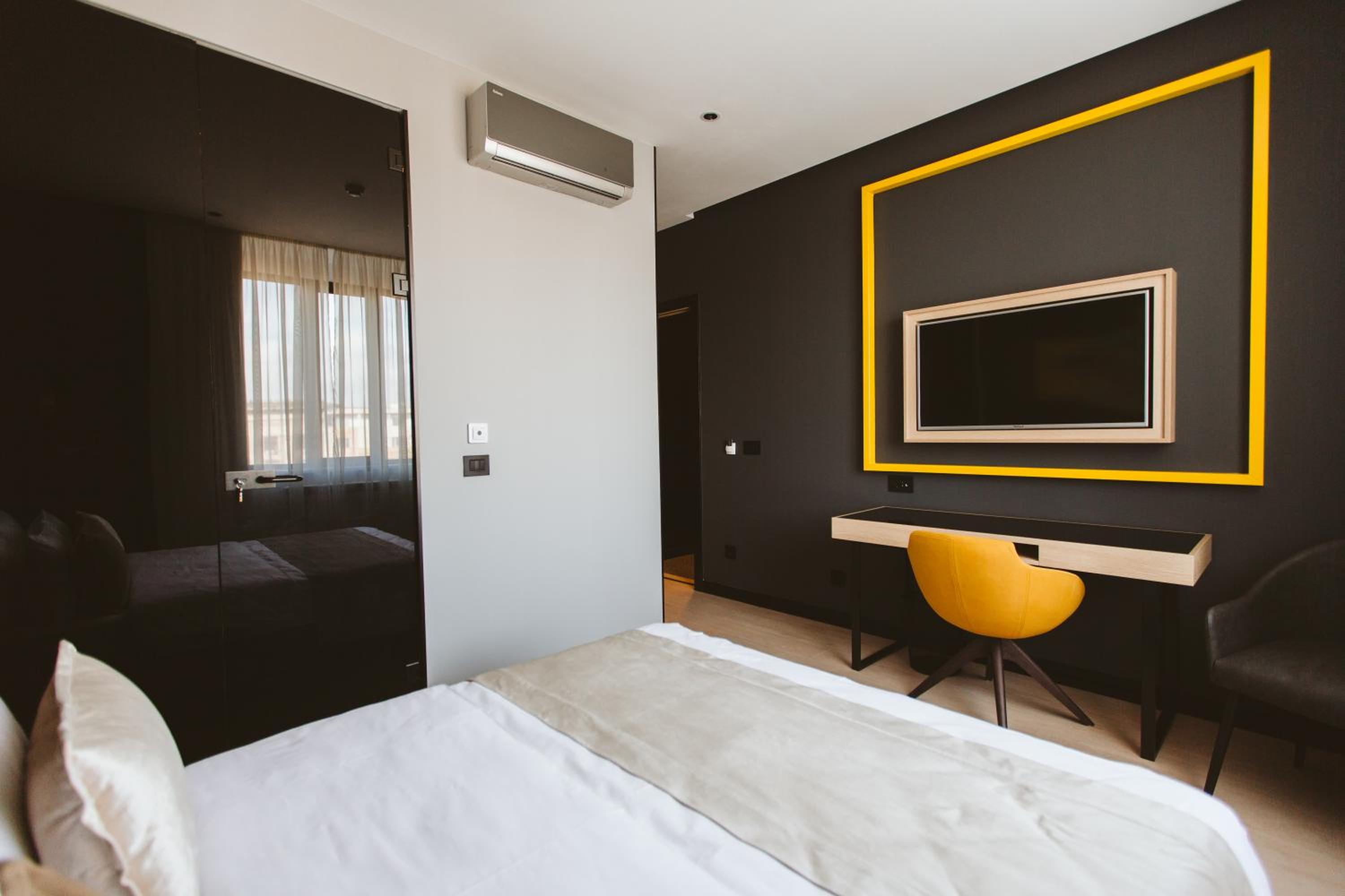 Deluxe Room - Photo 13