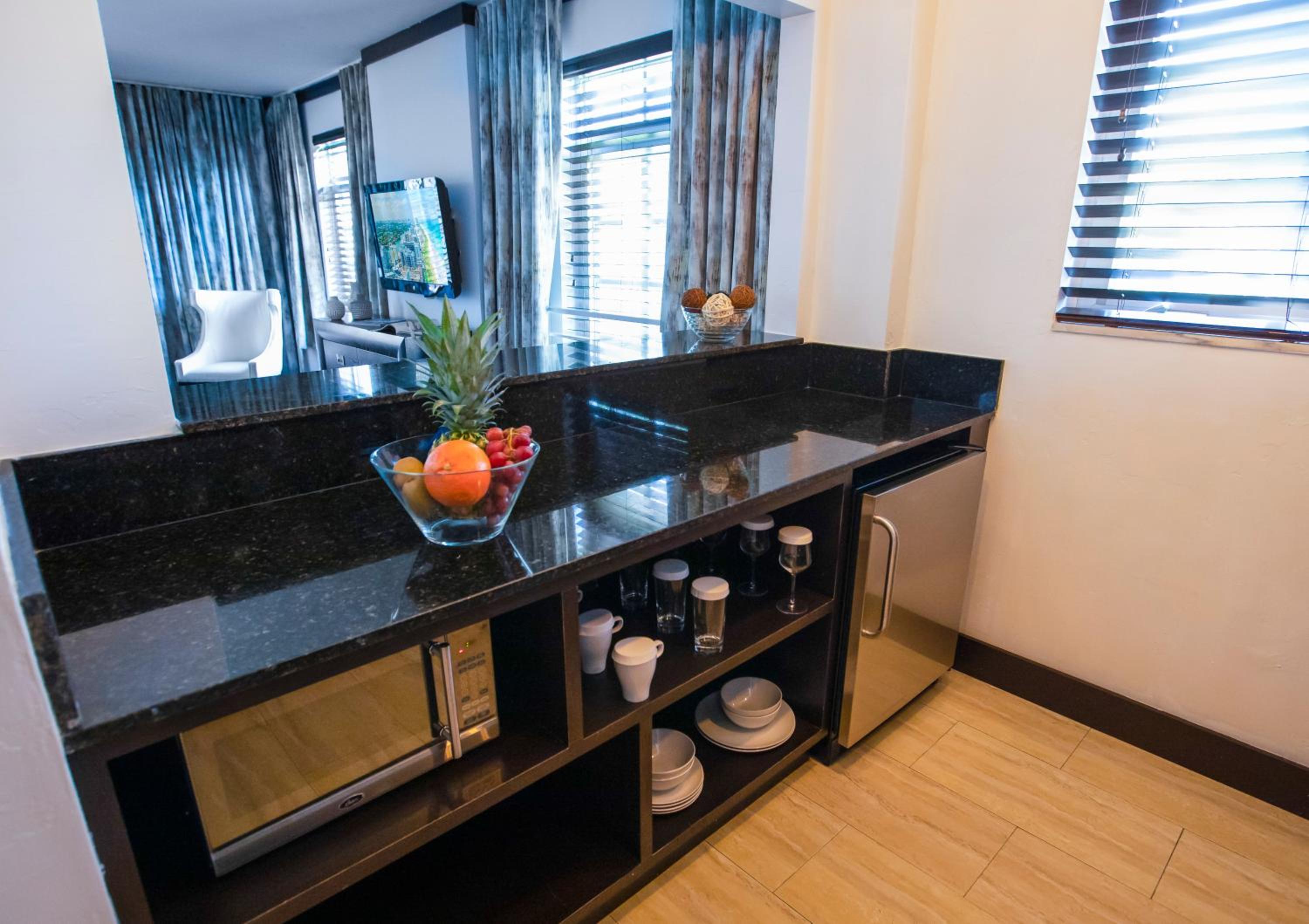 One Bedroom Queen Suite photo 2