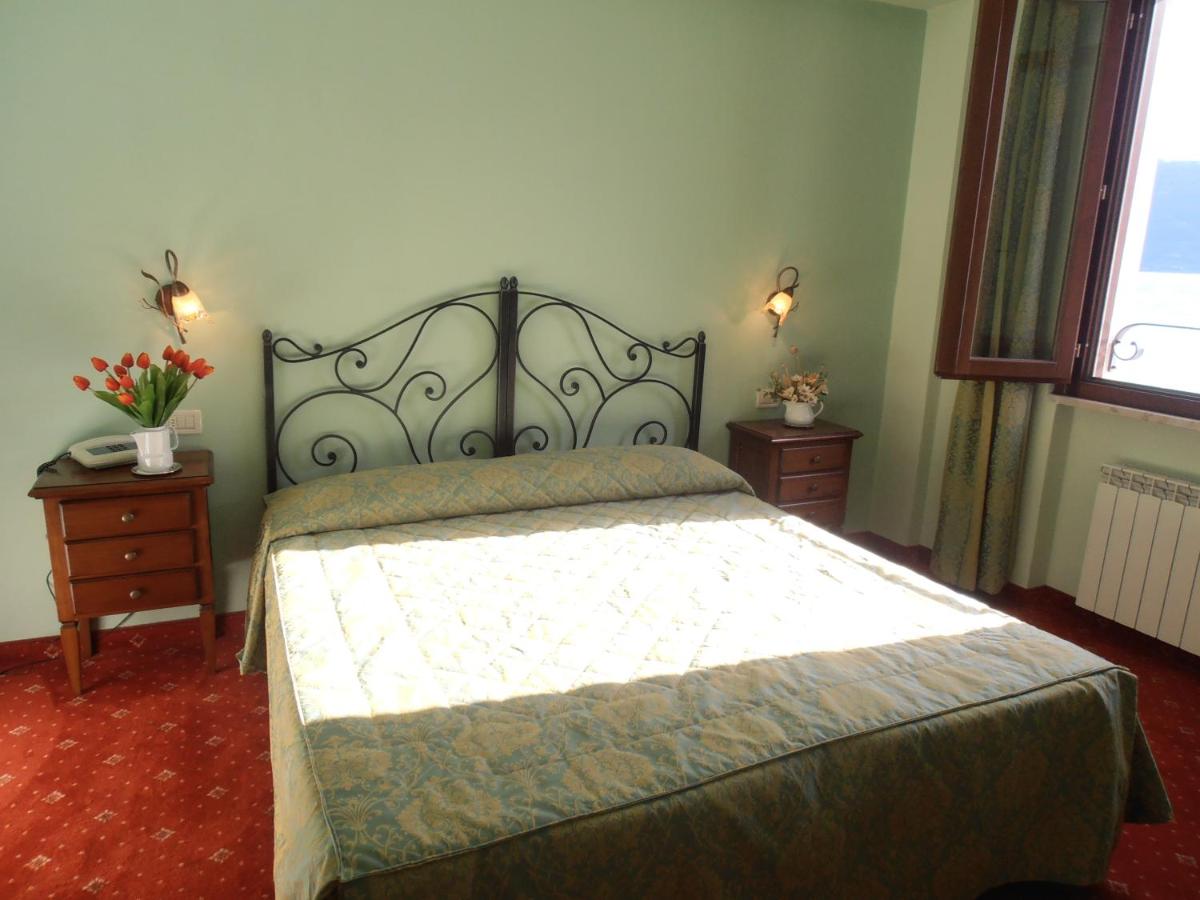 Double Room with Lake View photo 3