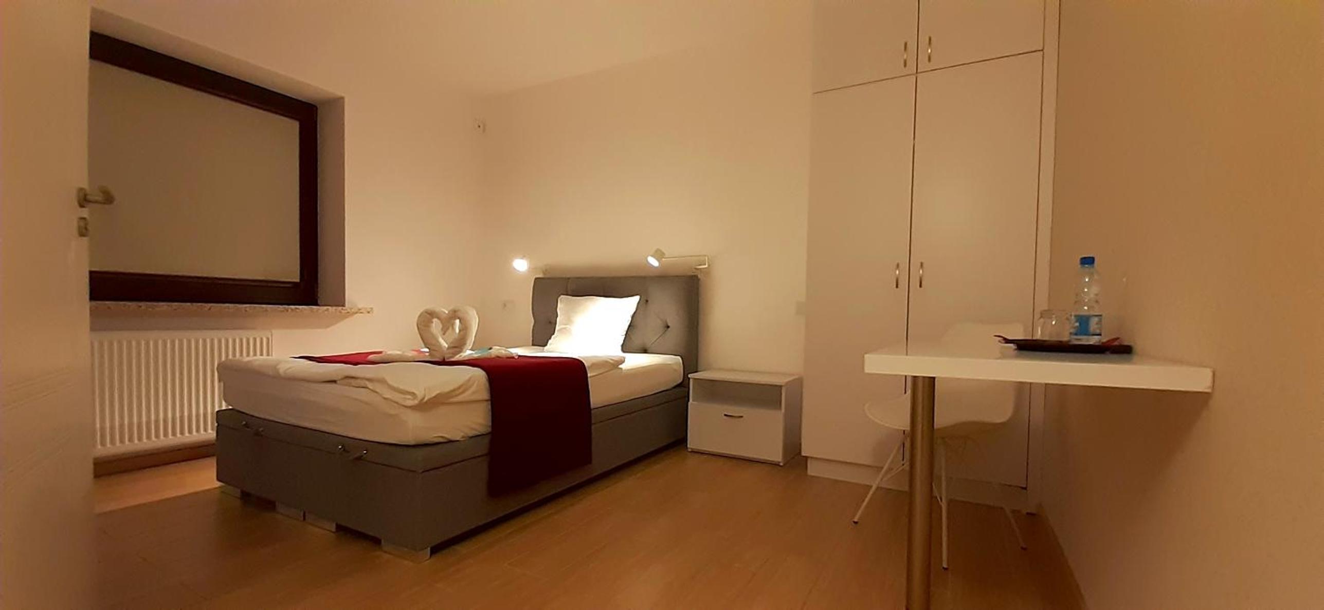 Standard Twin Room - Photo 3
