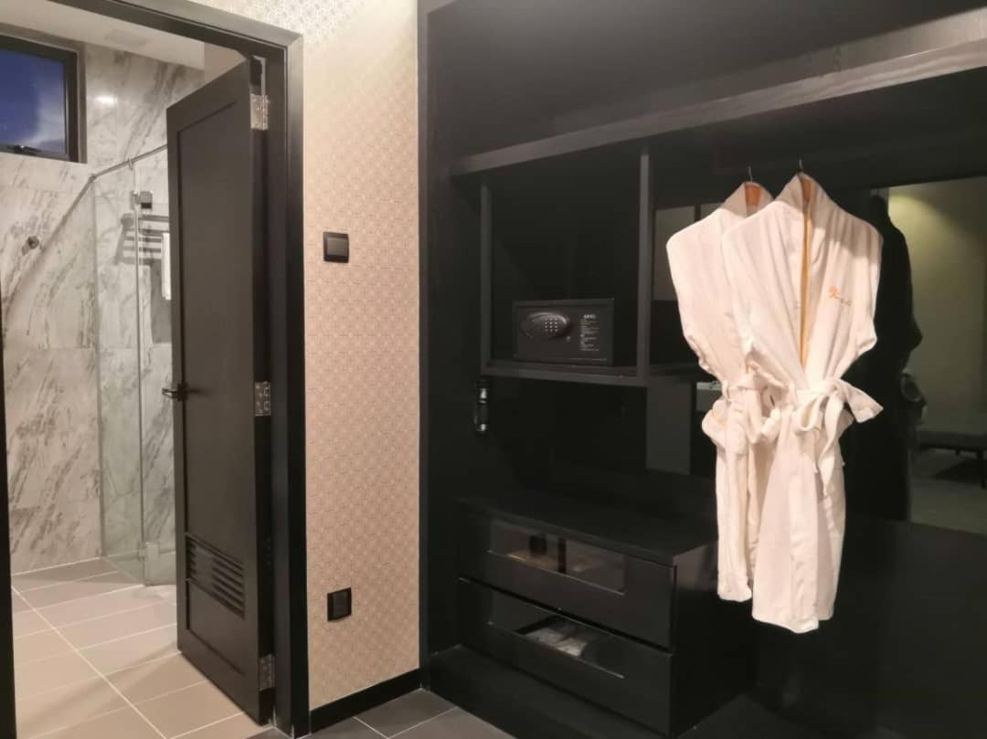 Deluxe Family Suite photo 2