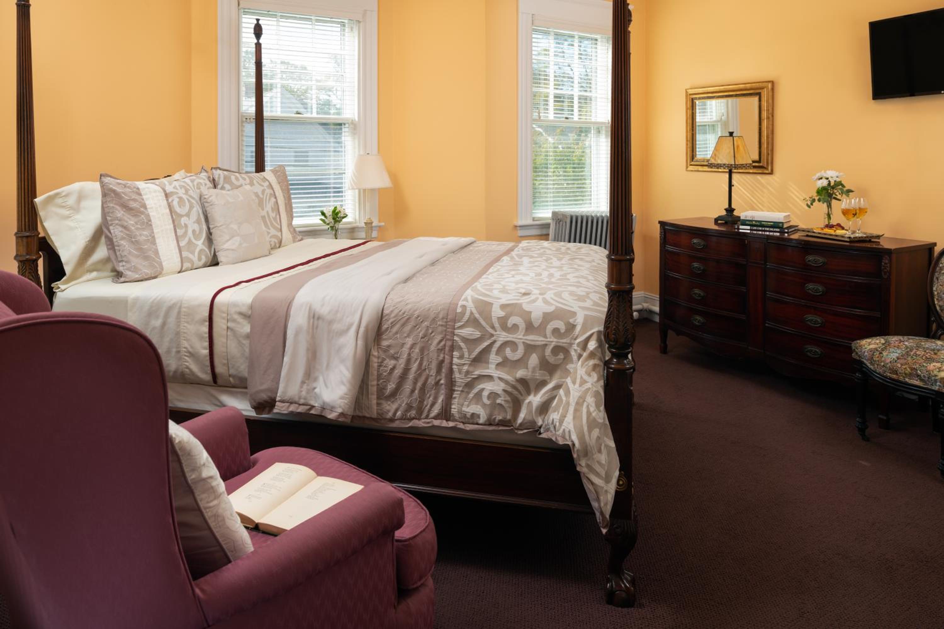 Standard Queen Room