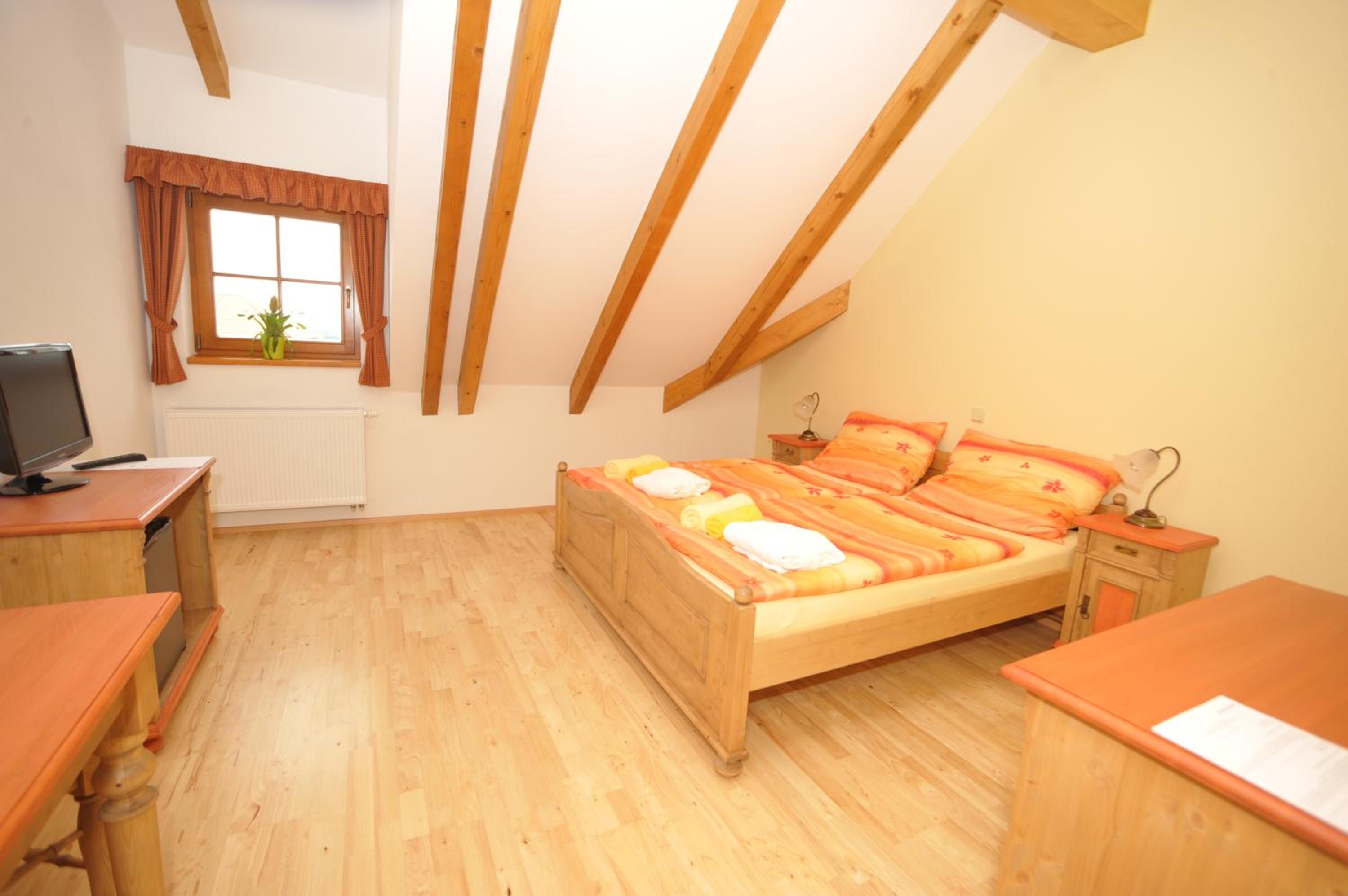 Double Room with Private Bathroom - Photo 1