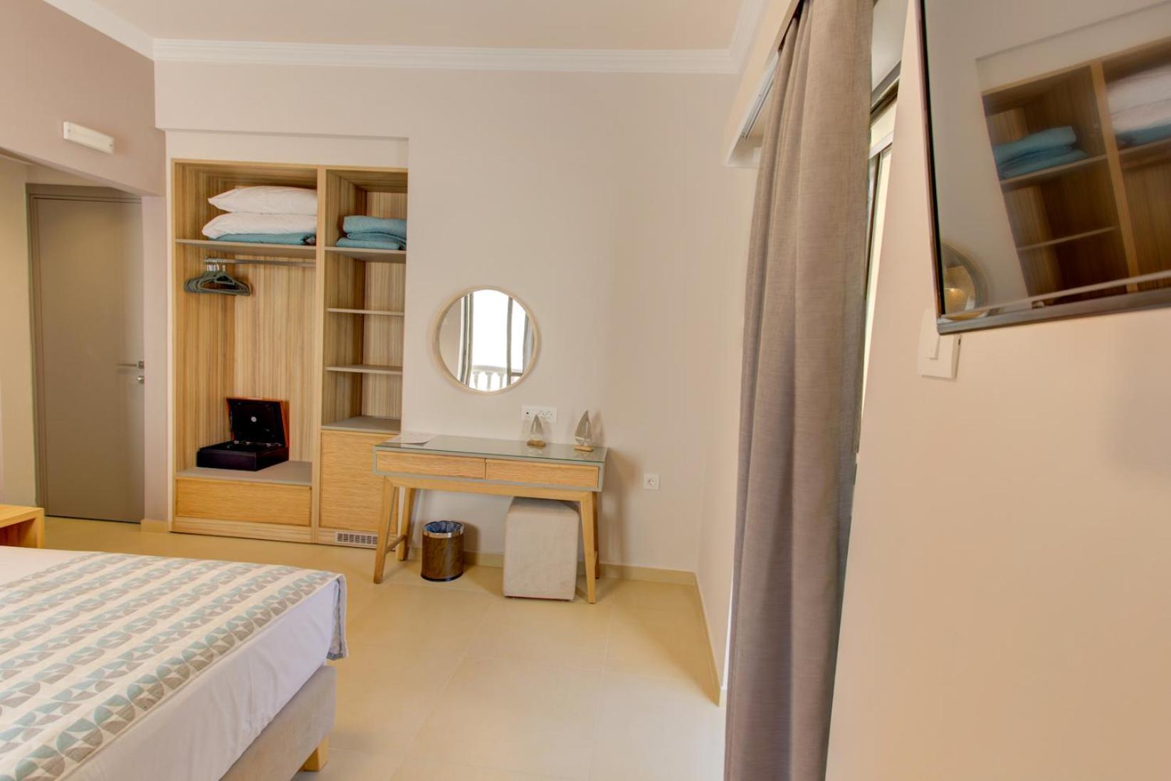 Standard Double Room Partial Sea View - Photo 4