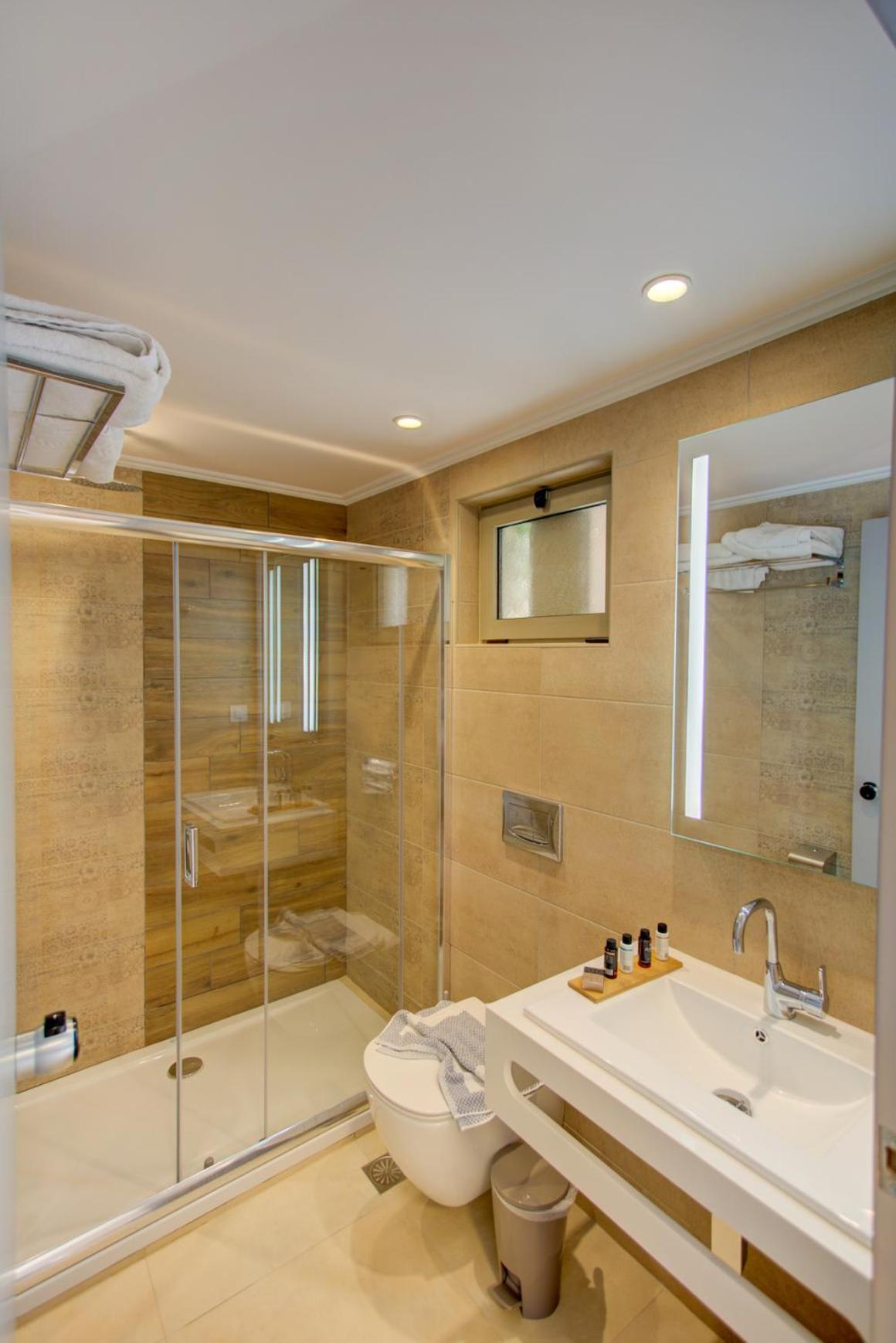 Standard Double Room Partial Sea View - Photo 8