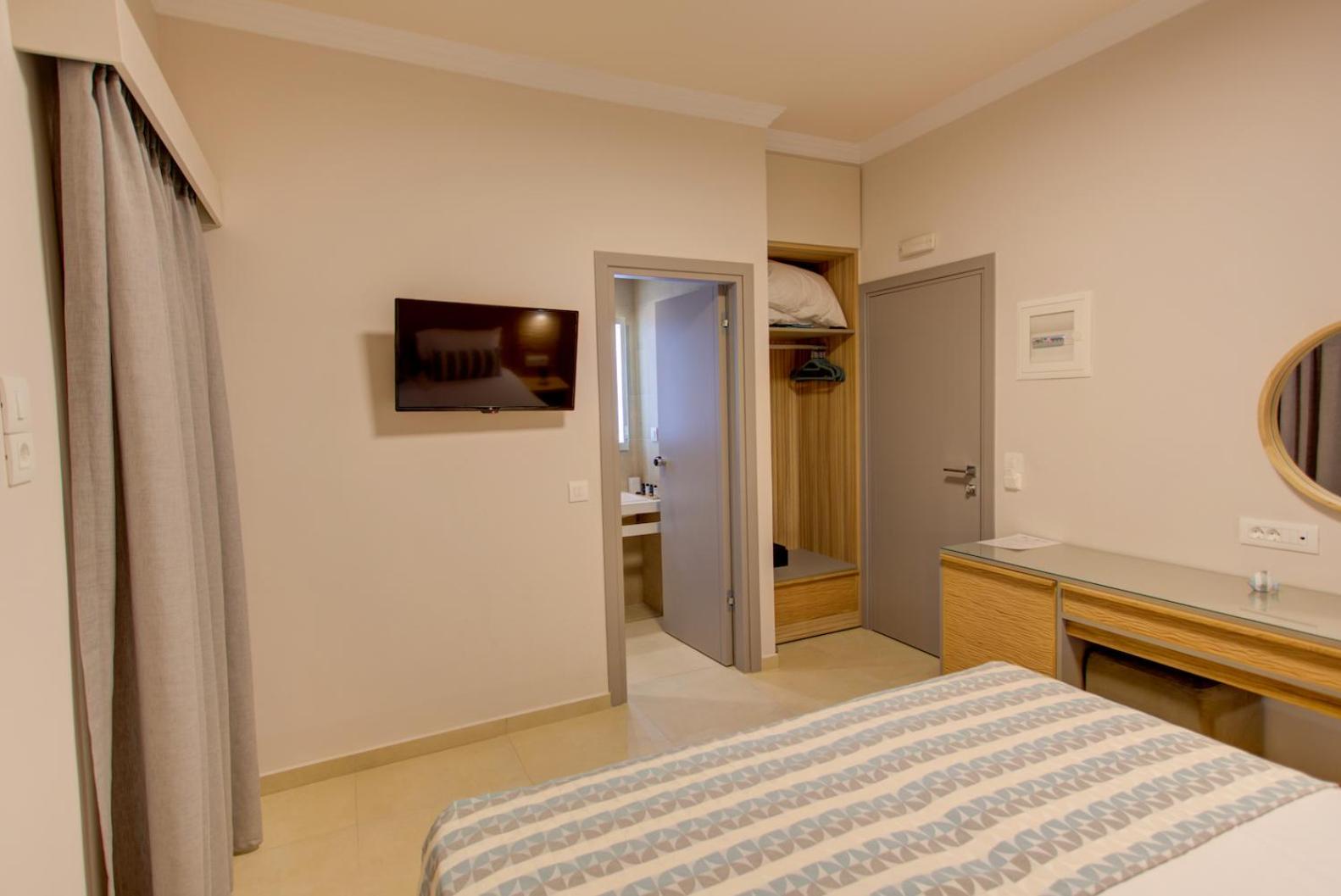Standard Double Room Partial Sea View - Photo 14