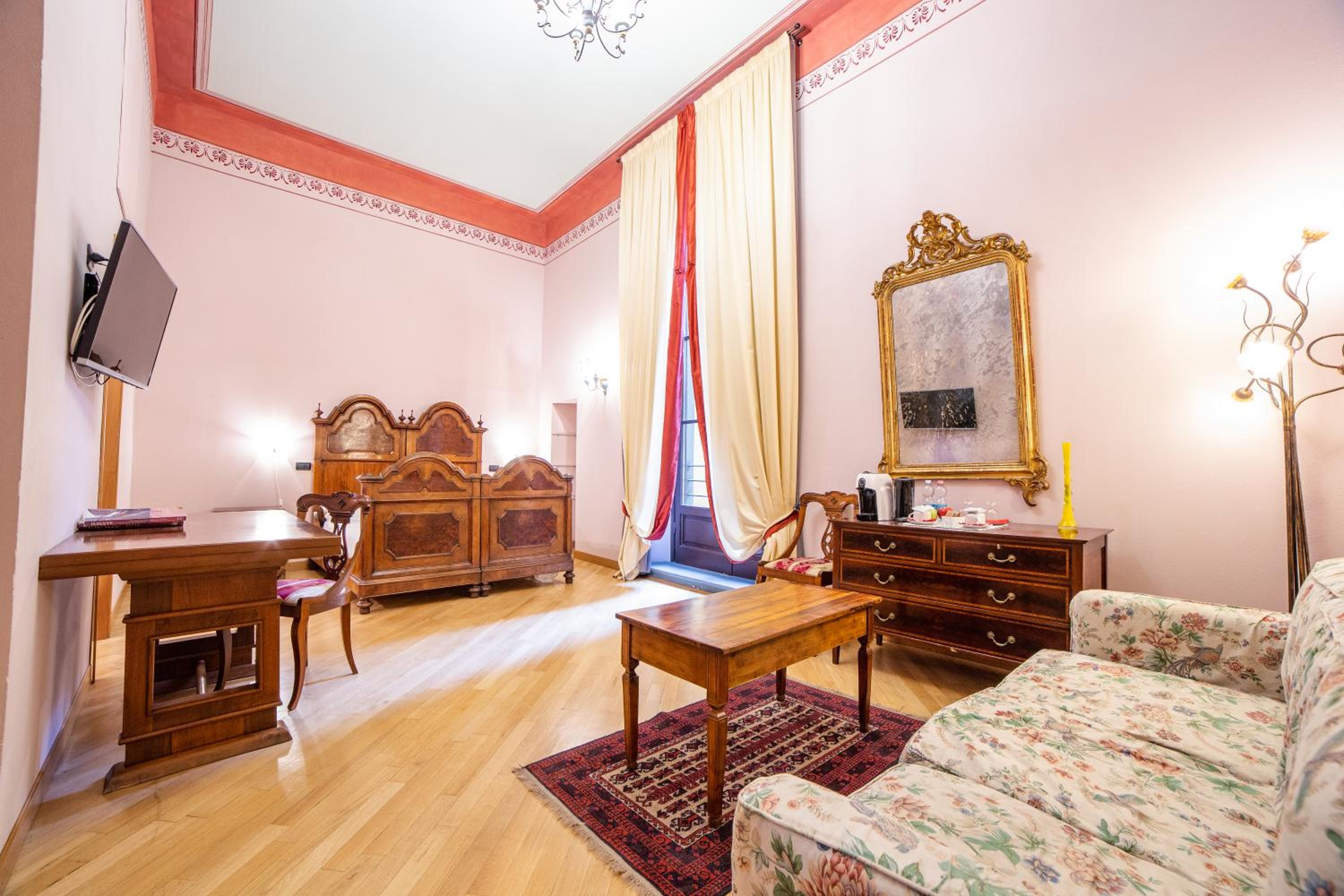 Queen Room with Spa Bath photo 1