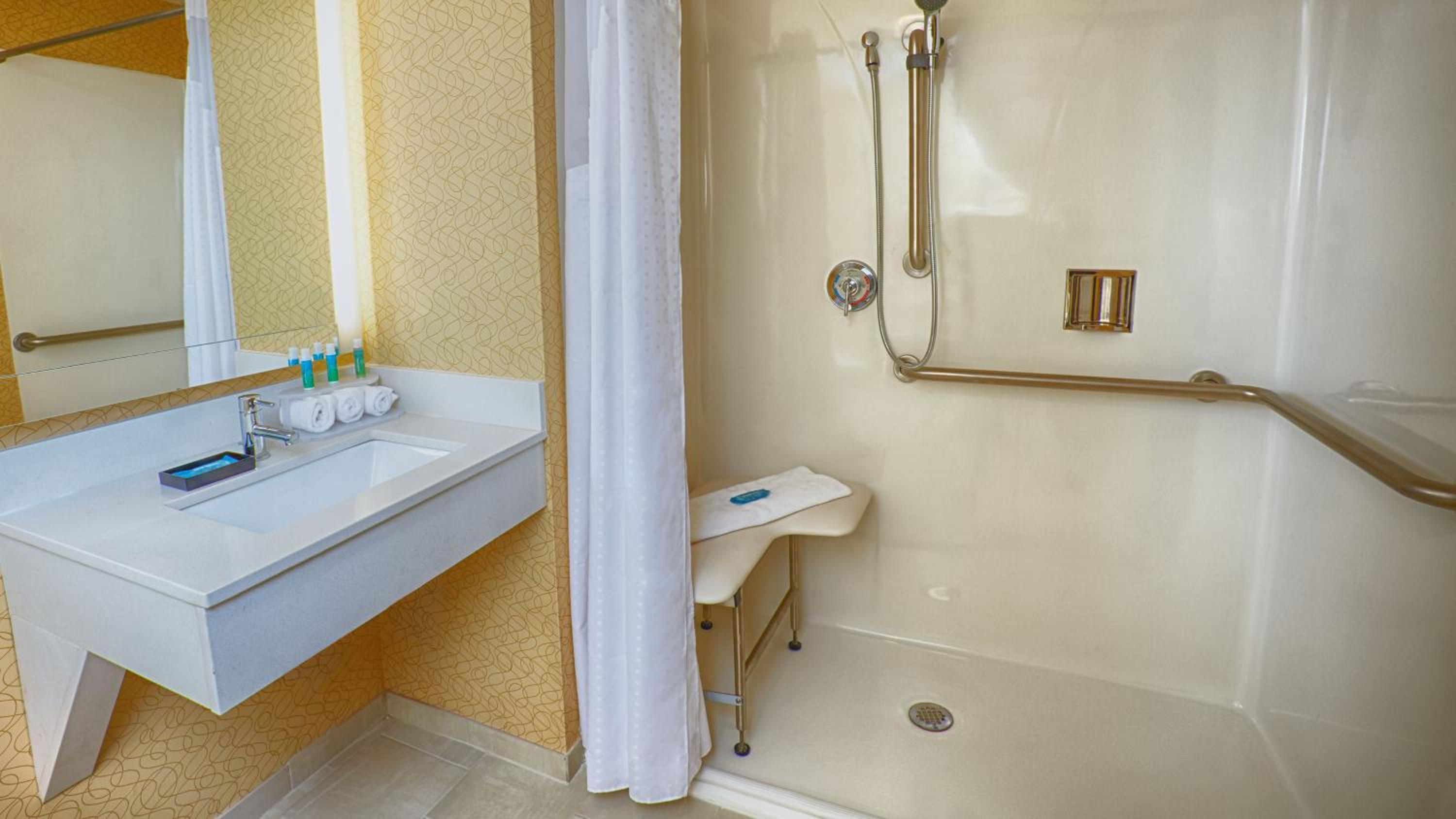 Queen Room with Two Queen Beds - Disability Access Hearing Accessible - Roll-In Shower photo 3