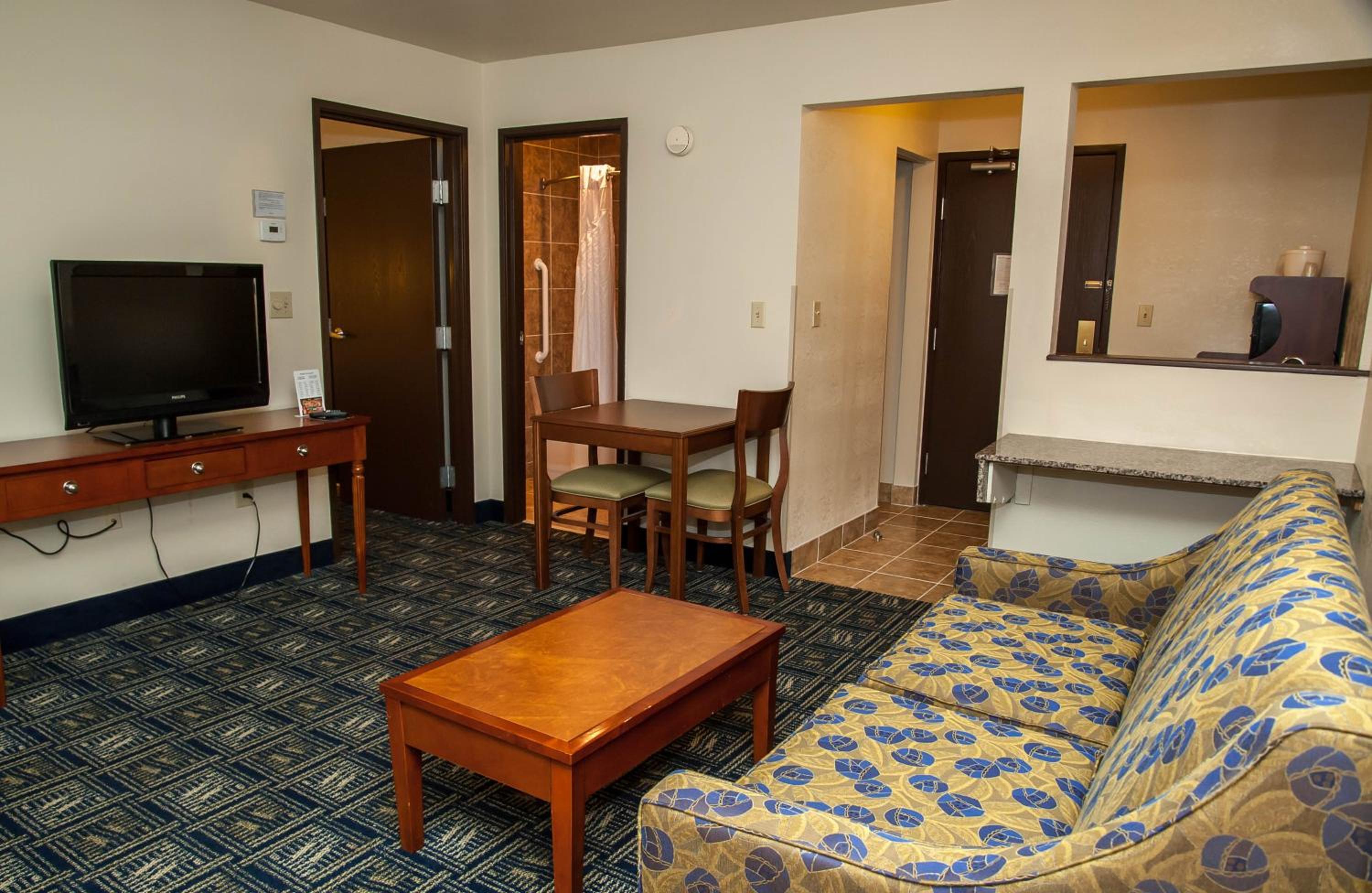 Standard King Room - Photo 7
