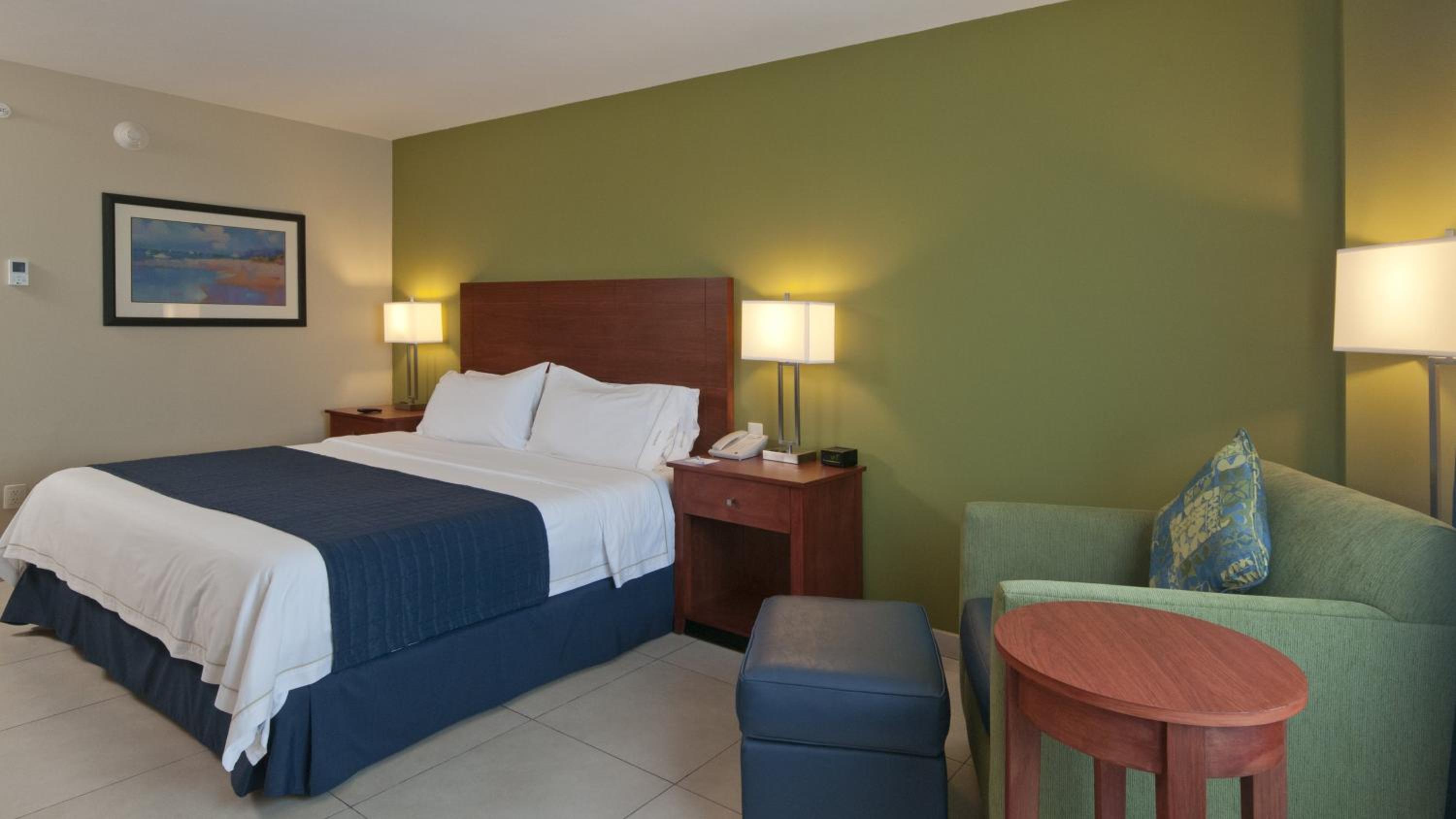 Standard King Room with One King Bed (Non Smoking) (Accessible)