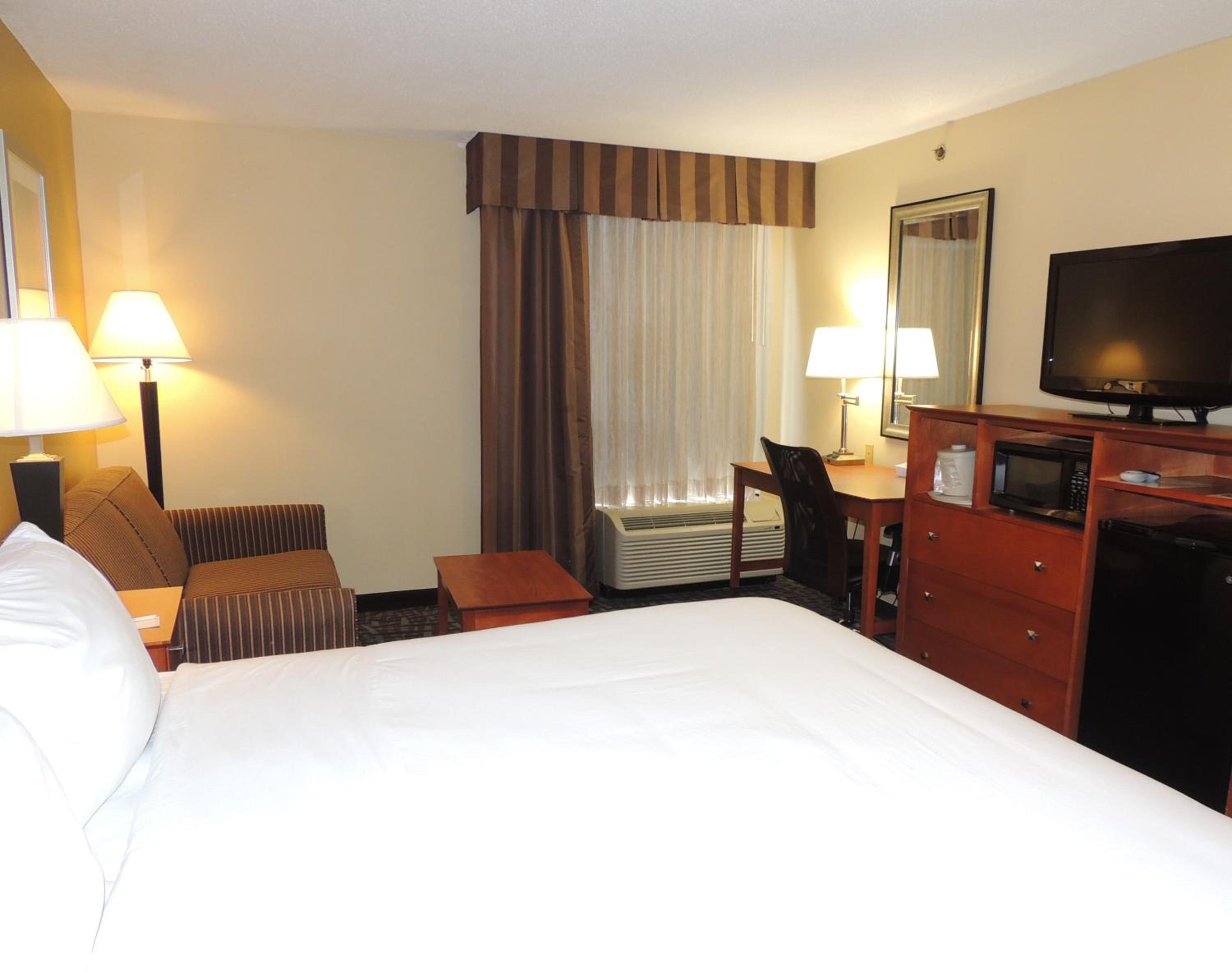 Standard King Room - Photo 3