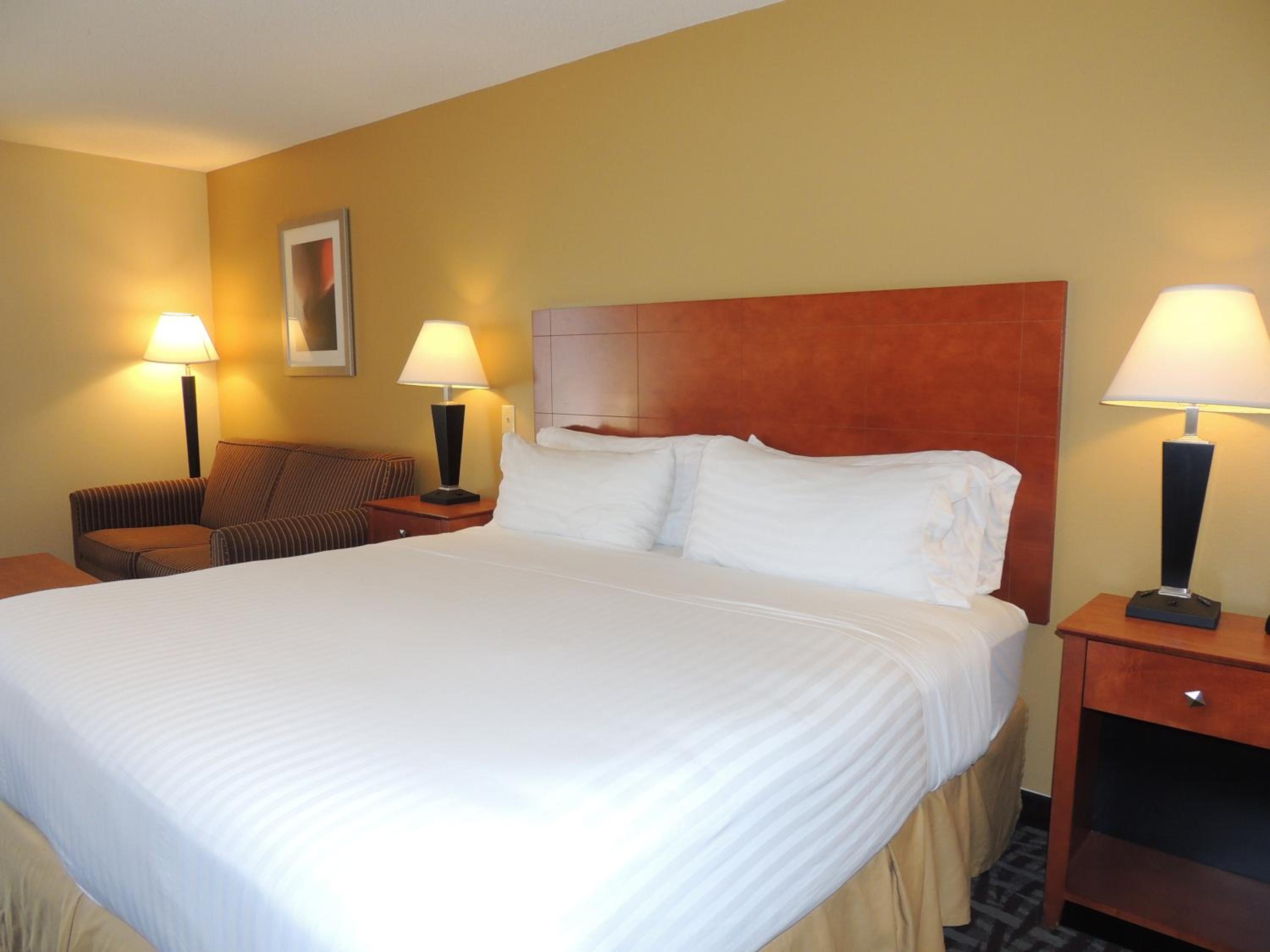 Standard King Room - Photo 4