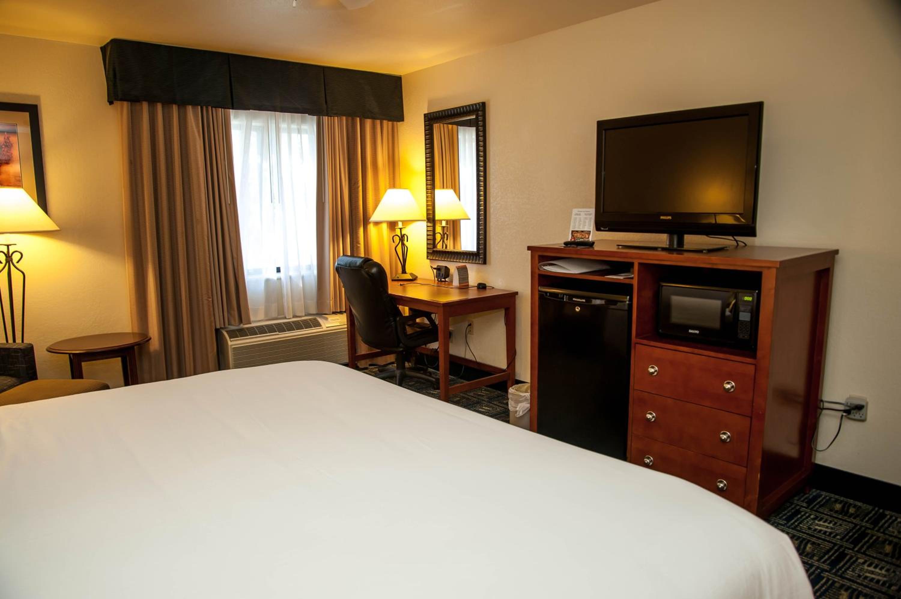 Standard King Room - Photo 4