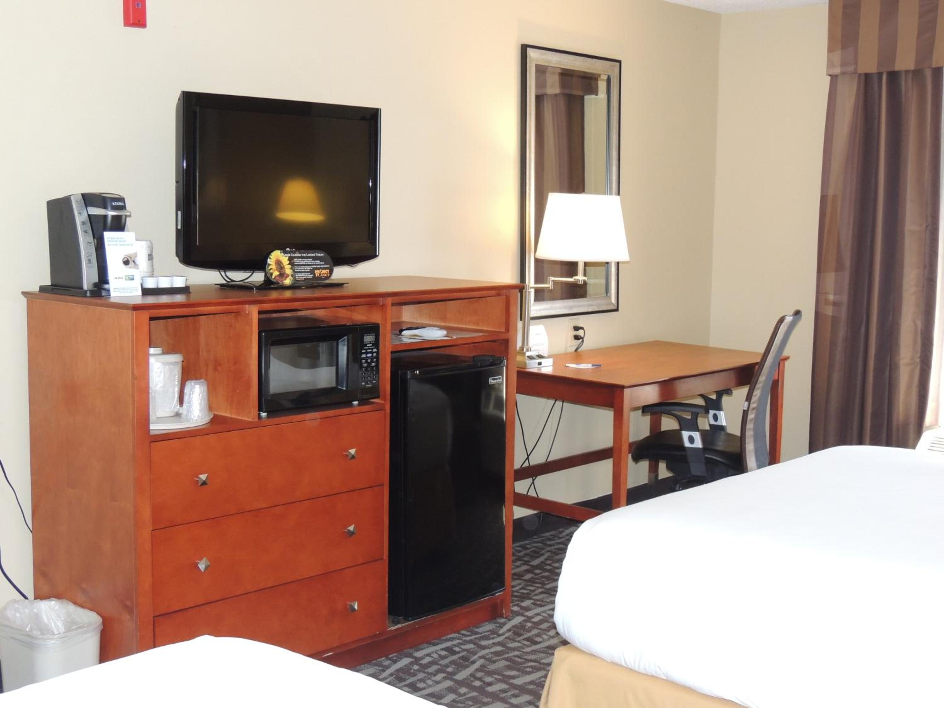 Standard Queen Room with Two Queen Beds - Photo 1