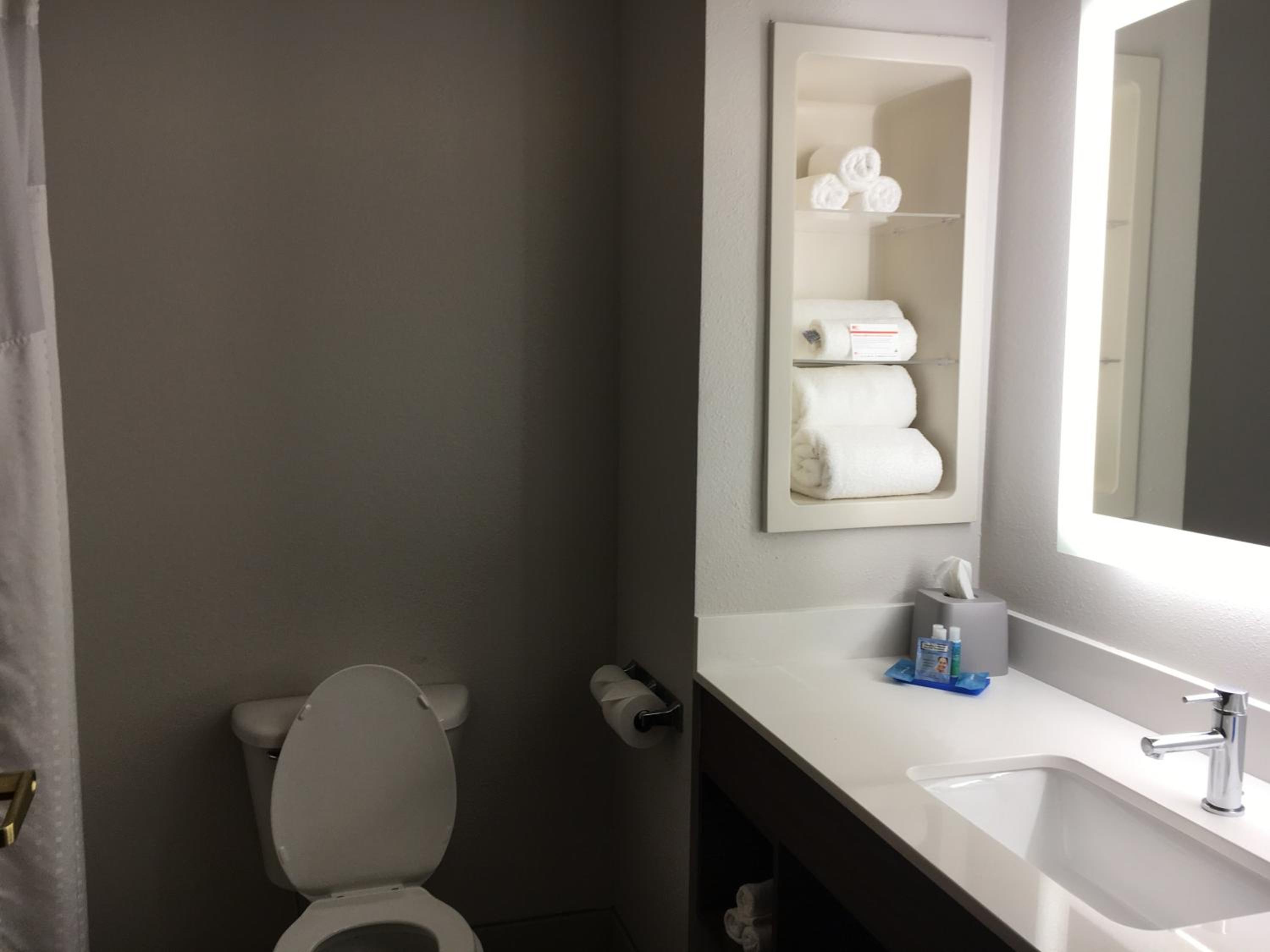 Standard King Room - Photo 4