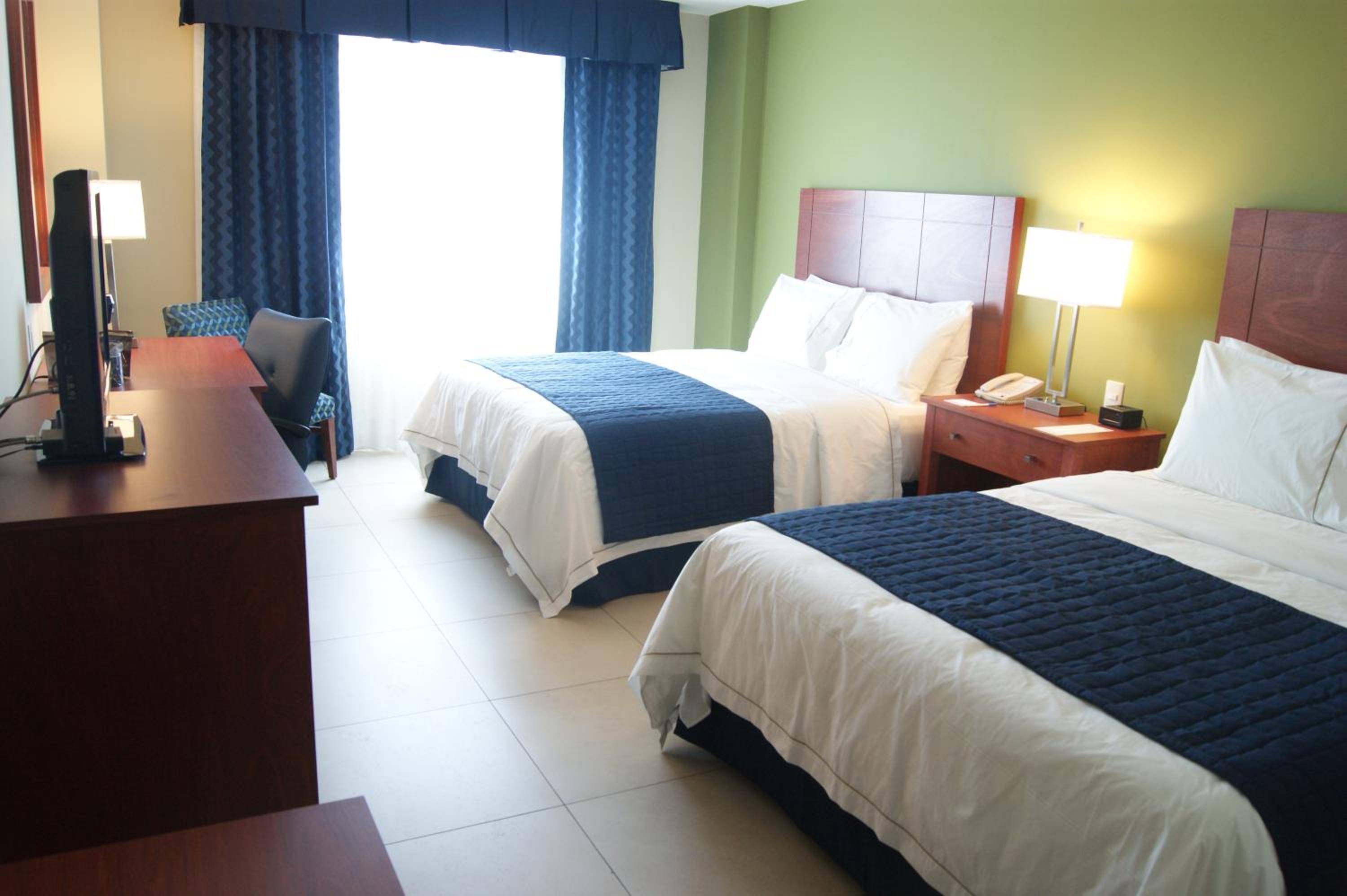 Standard Queen Room with Two Queen Beds (Non Smoking) photo 3