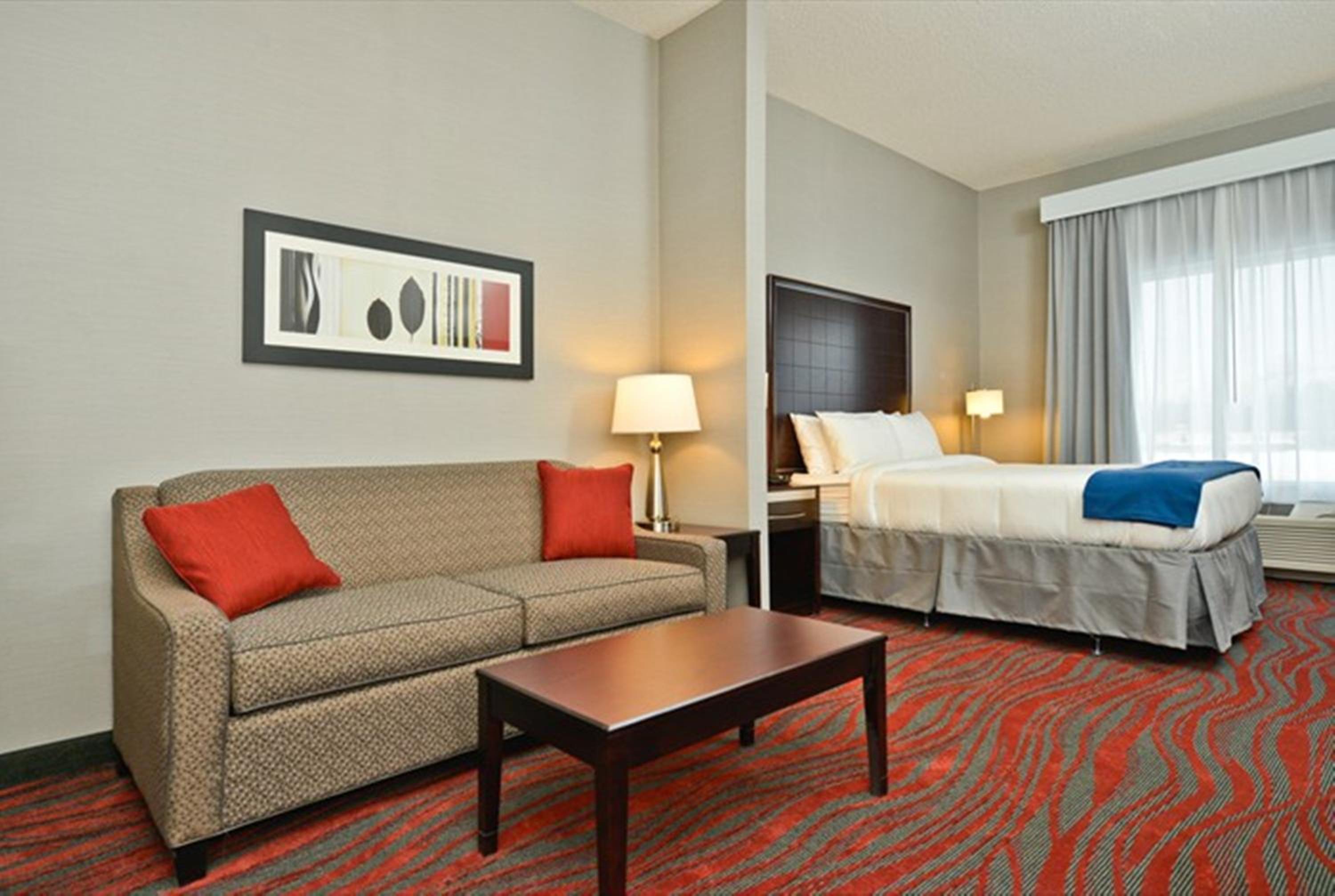 King Suite with Sofa Bed - Hearing Accessible