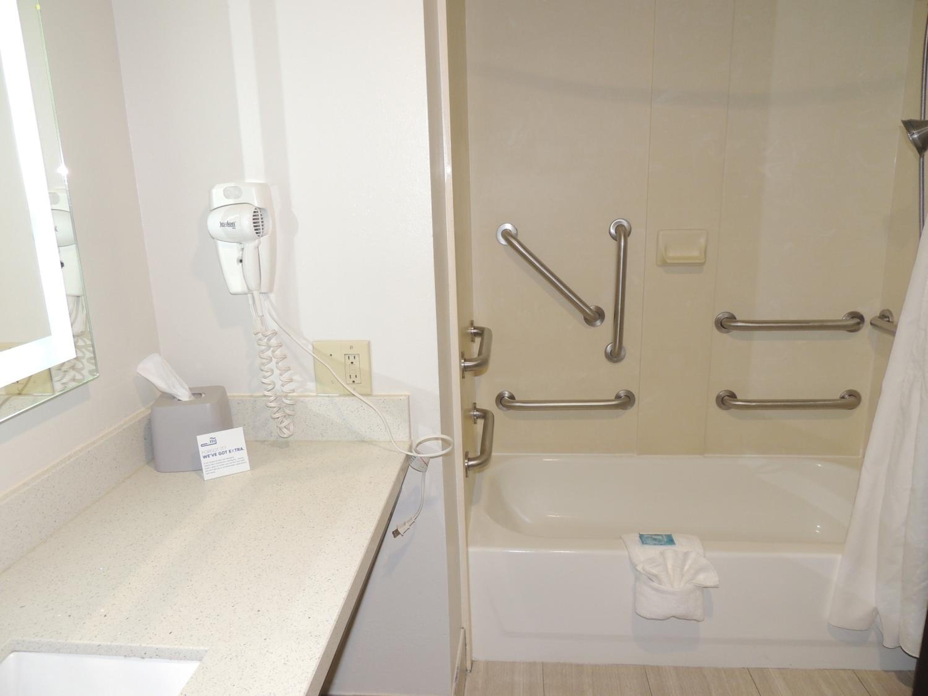 Standard King Room with Accessible Tub - Mobility Access - Photo 1